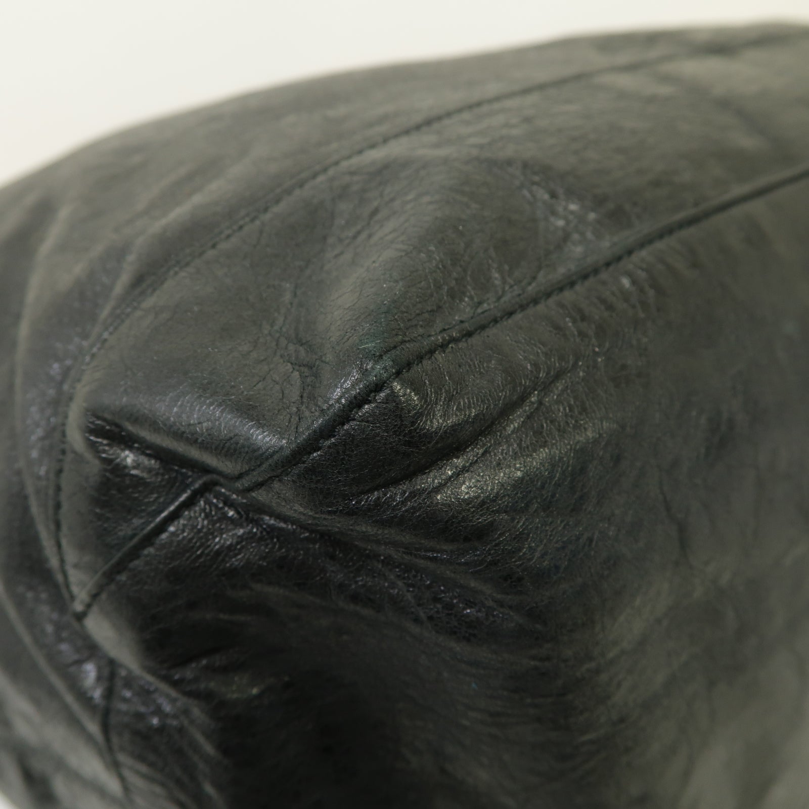 BALENCIAGA 牛皮皮革The Courier金扣肩背袋黒色