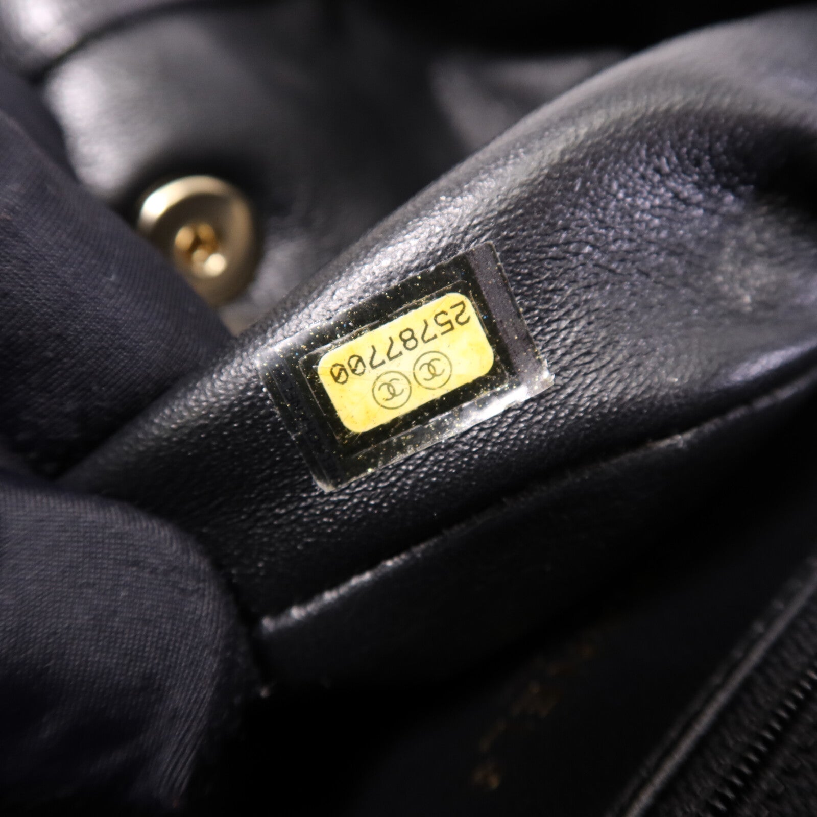 CHANEL 牛皮皮革Affinity Backpack金扣鏈帶背包