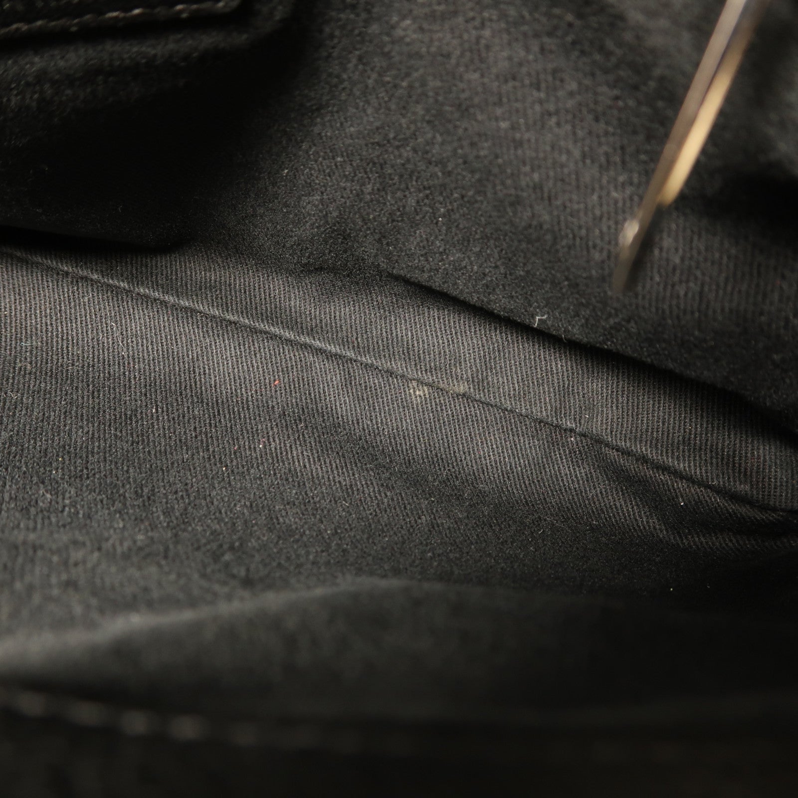 CHANEL 牛皮皮革Shoulder Bag銀扣鏈帶肩背袋