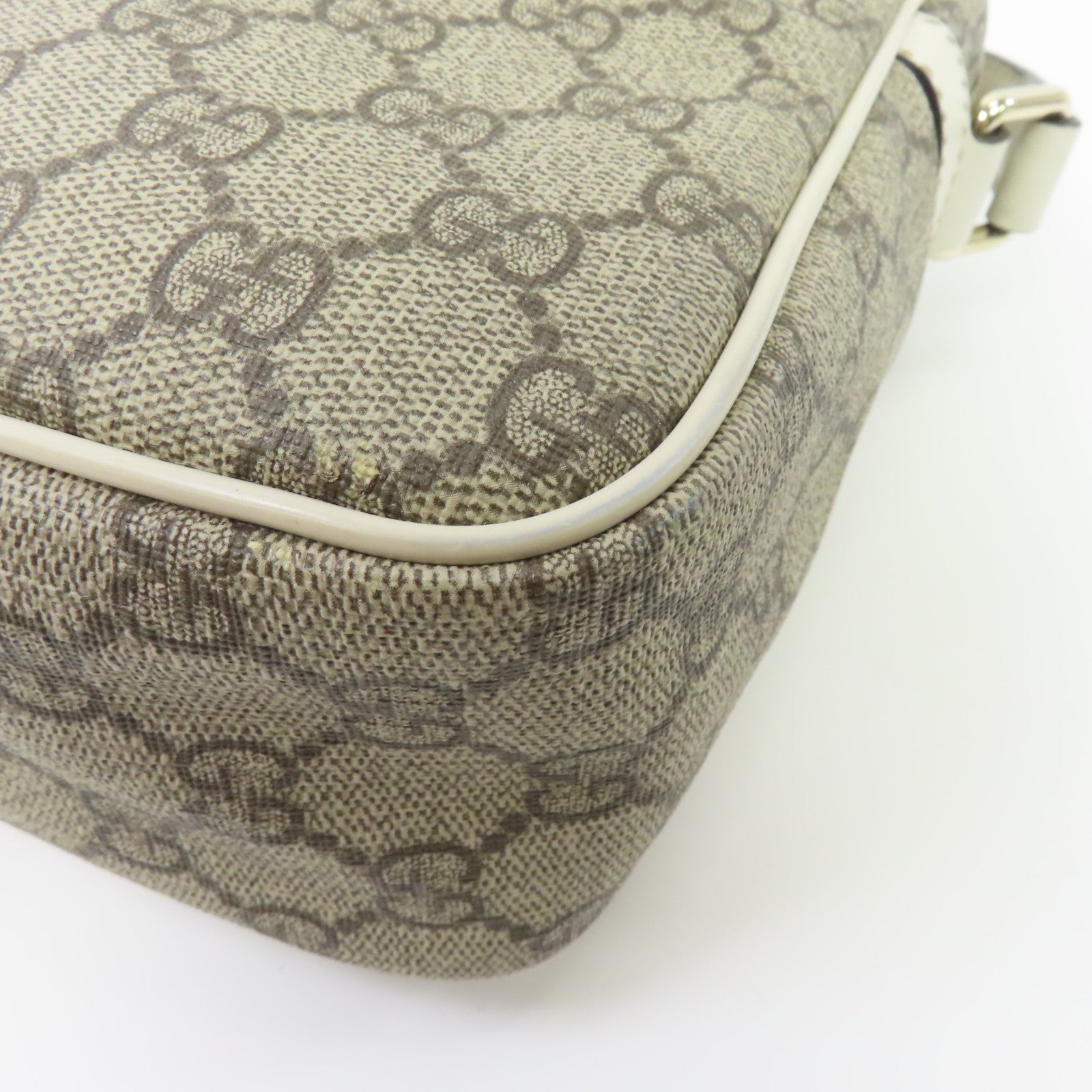 GUCCI 【激減優惠】塗層帆布Shoulder Bag金扣肩背袋白色