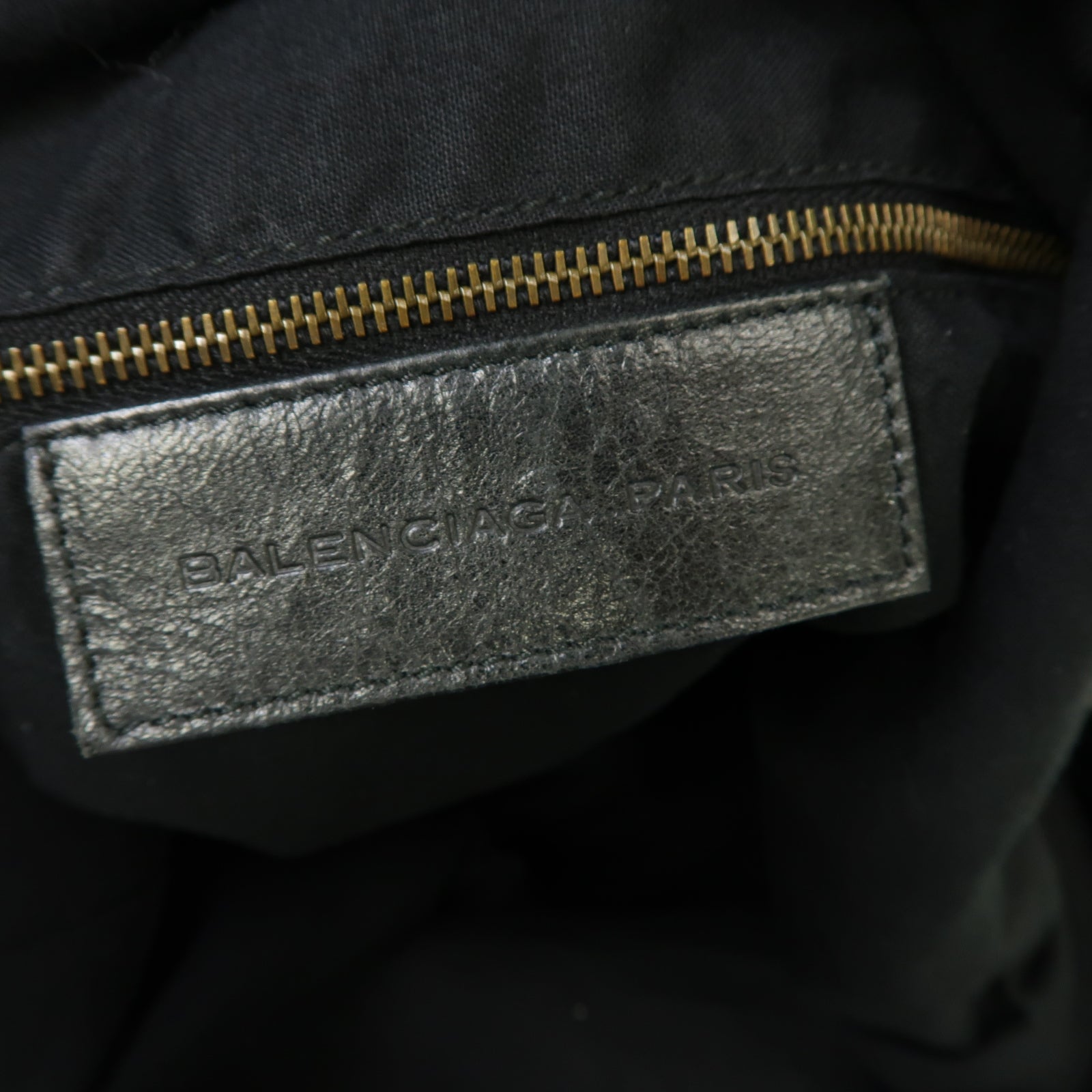 BALENCIAGA 牛皮皮革The Courier金扣肩背袋黒色