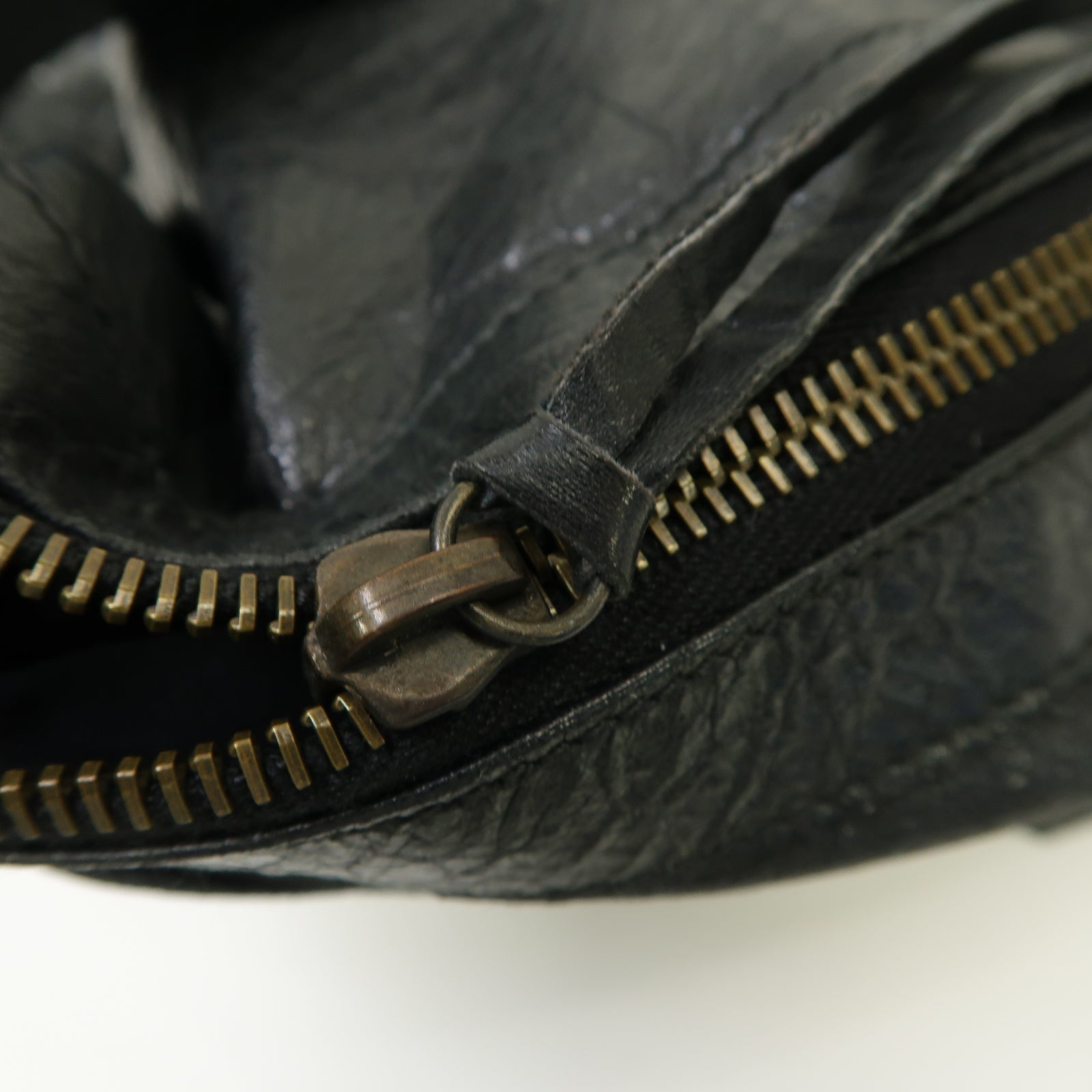 BALENCIAGA 牛皮皮革The Courier金扣肩背袋黒色