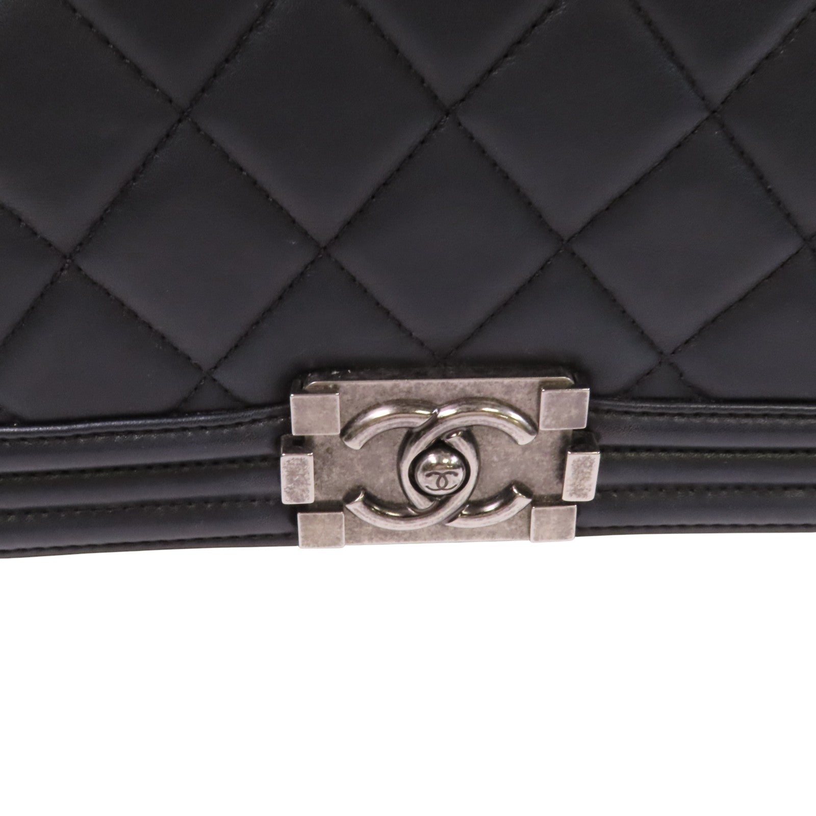 CHANEL 牛皮皮革Boy 28銀扣鏈帶肩背袋