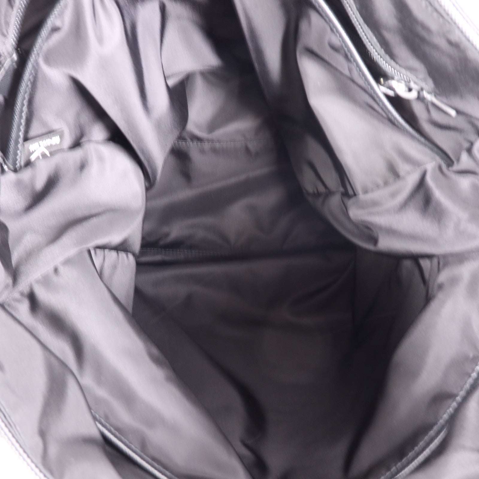 PRADA 尼龍Backpack銀扣背包