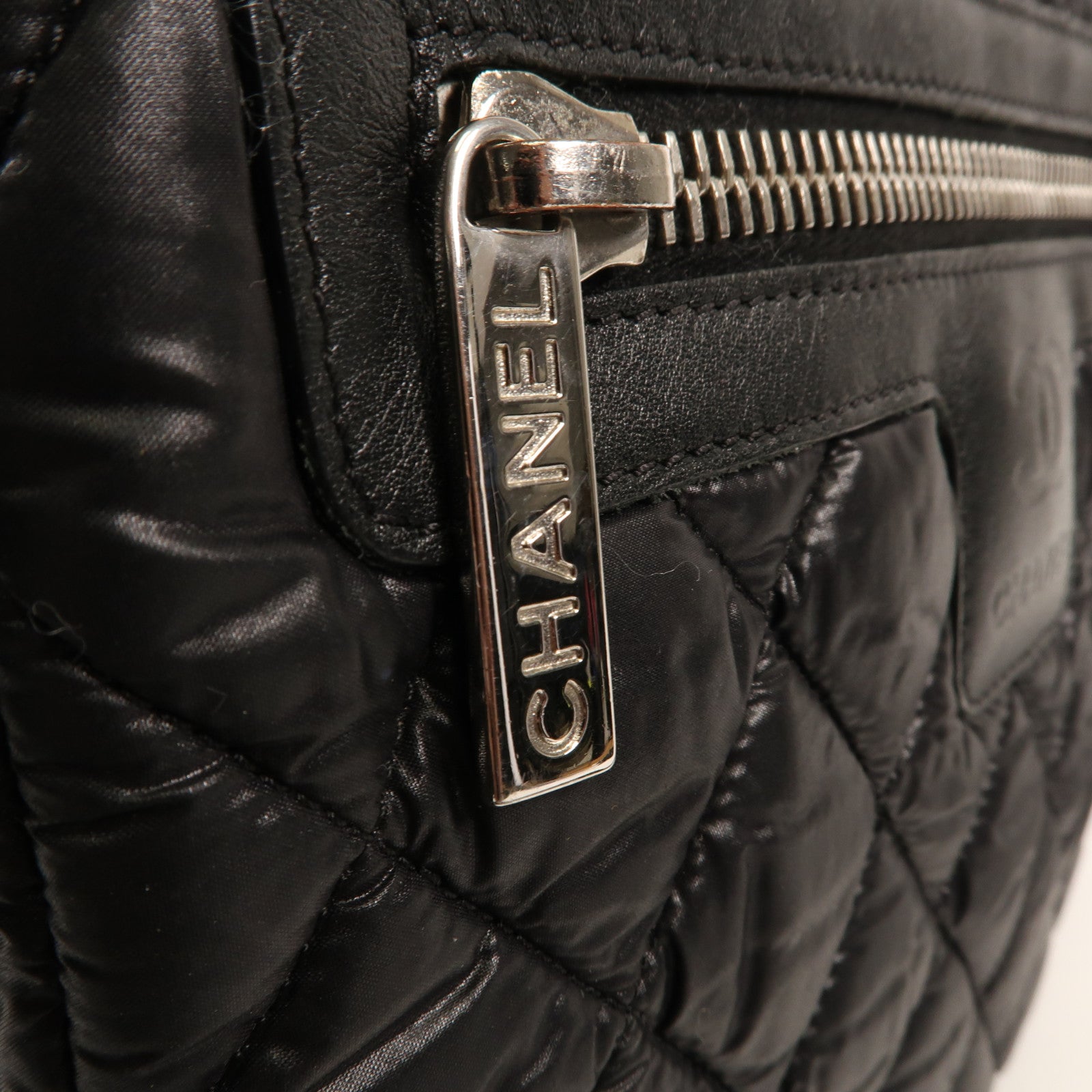 CHANEL 尼龍Coco Cocoon Messenger PM銀扣肩背袋