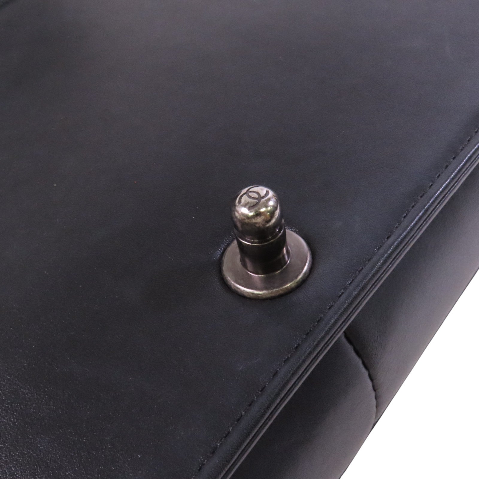 CHANEL 牛皮皮革Boy 28銀扣鏈帶肩背袋