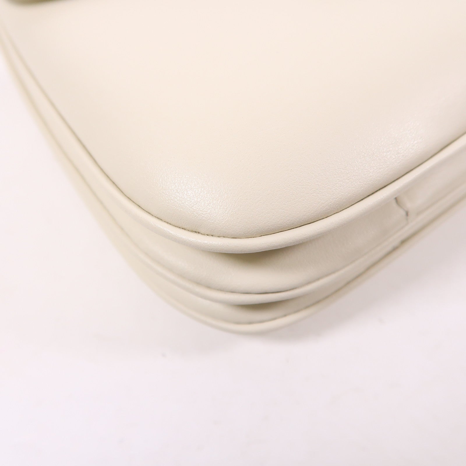 CELINE 牛皮皮革Medium Tabou金扣肩背袋