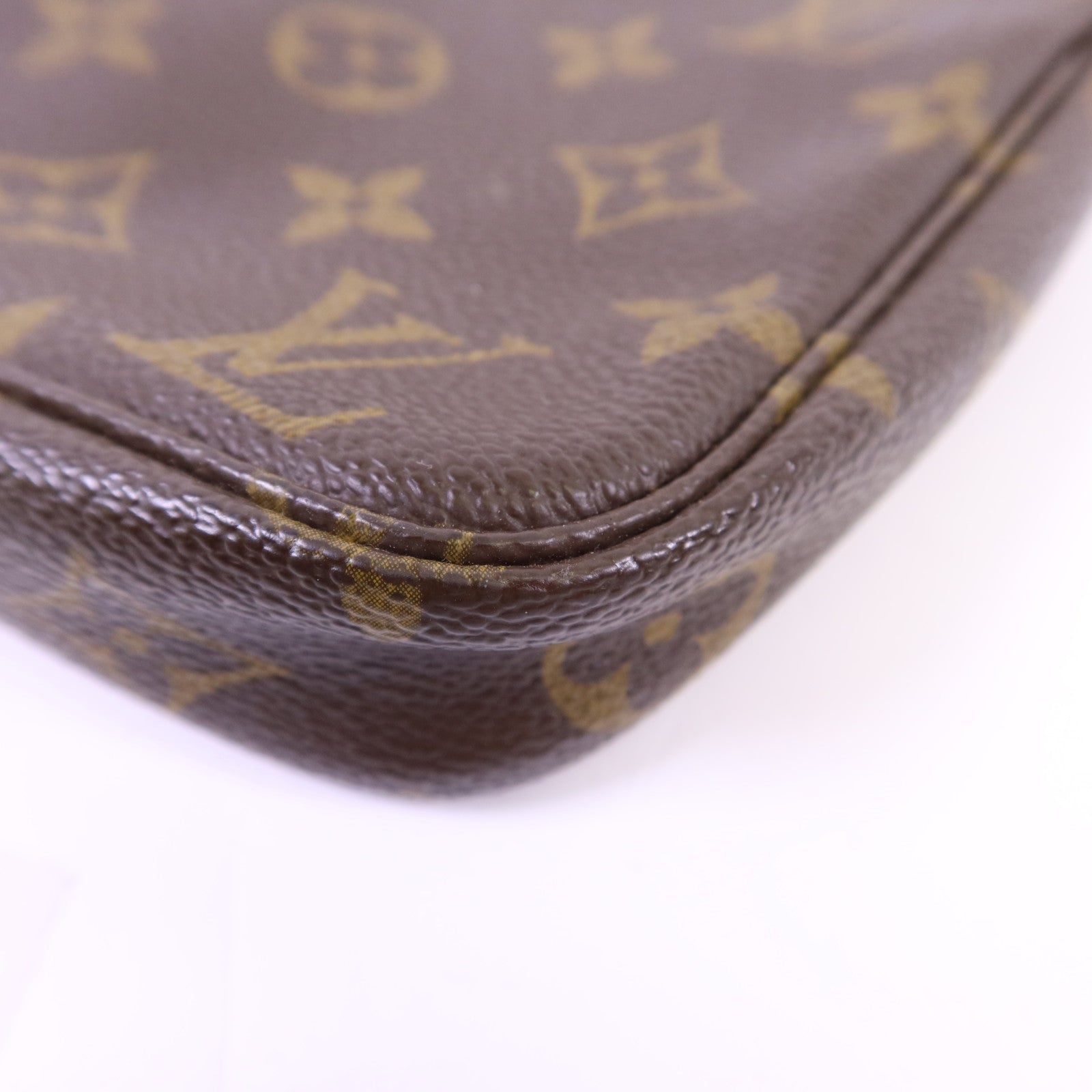 LOUIS VUITTON Monogram Pochette Accessoires金扣手挽袋棕色