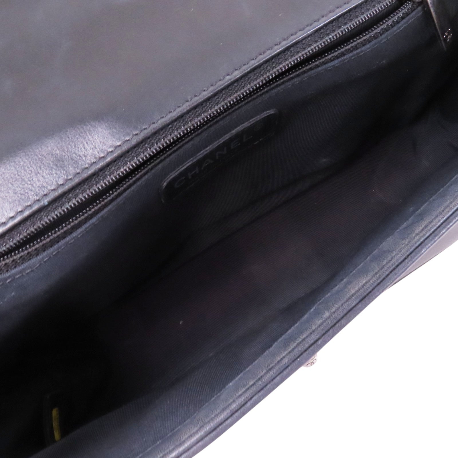 CHANEL 牛皮皮革Boy 28銀扣鏈帶肩背袋