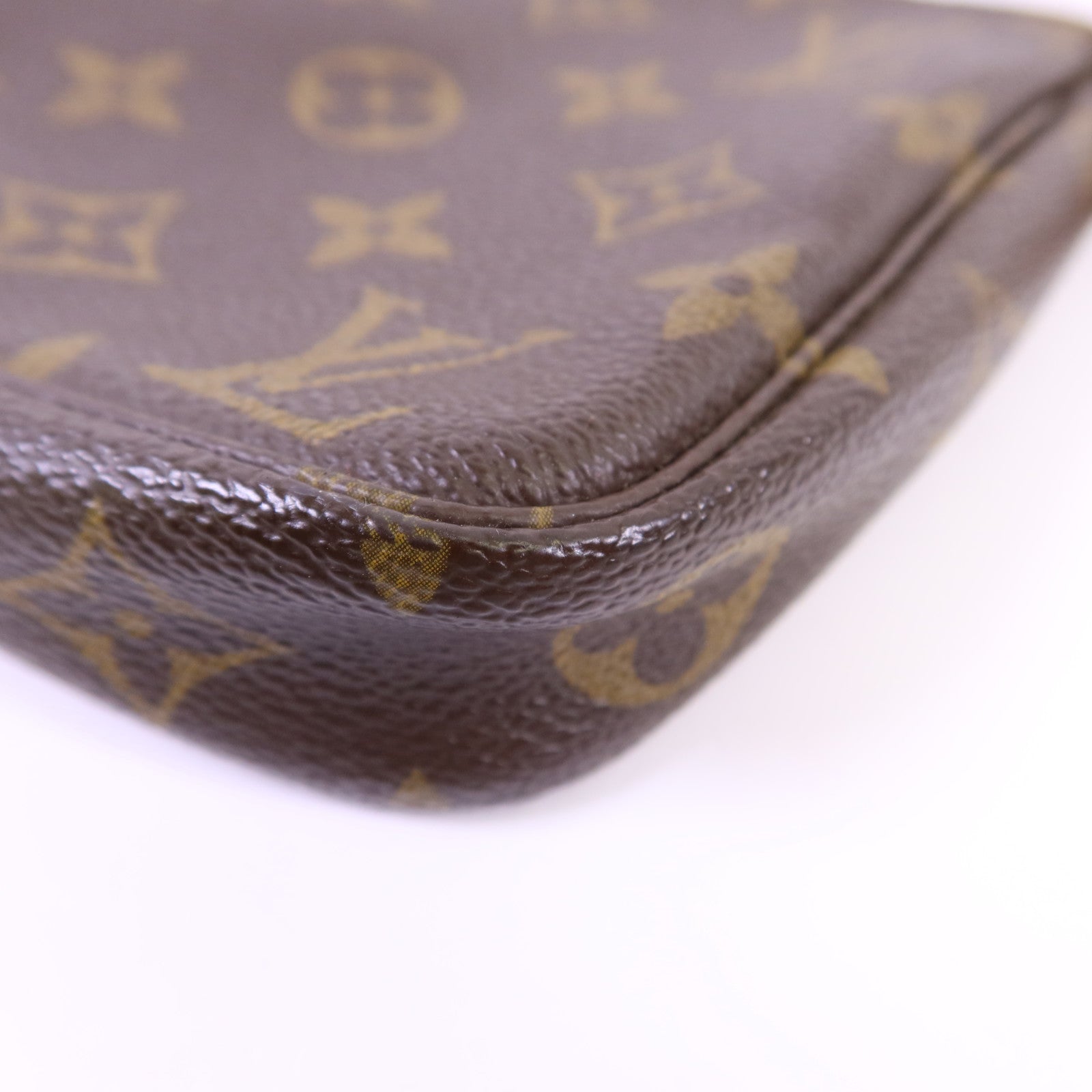 LOUIS VUITTON Monogram Pochette Accessoires金扣手挽袋棕色