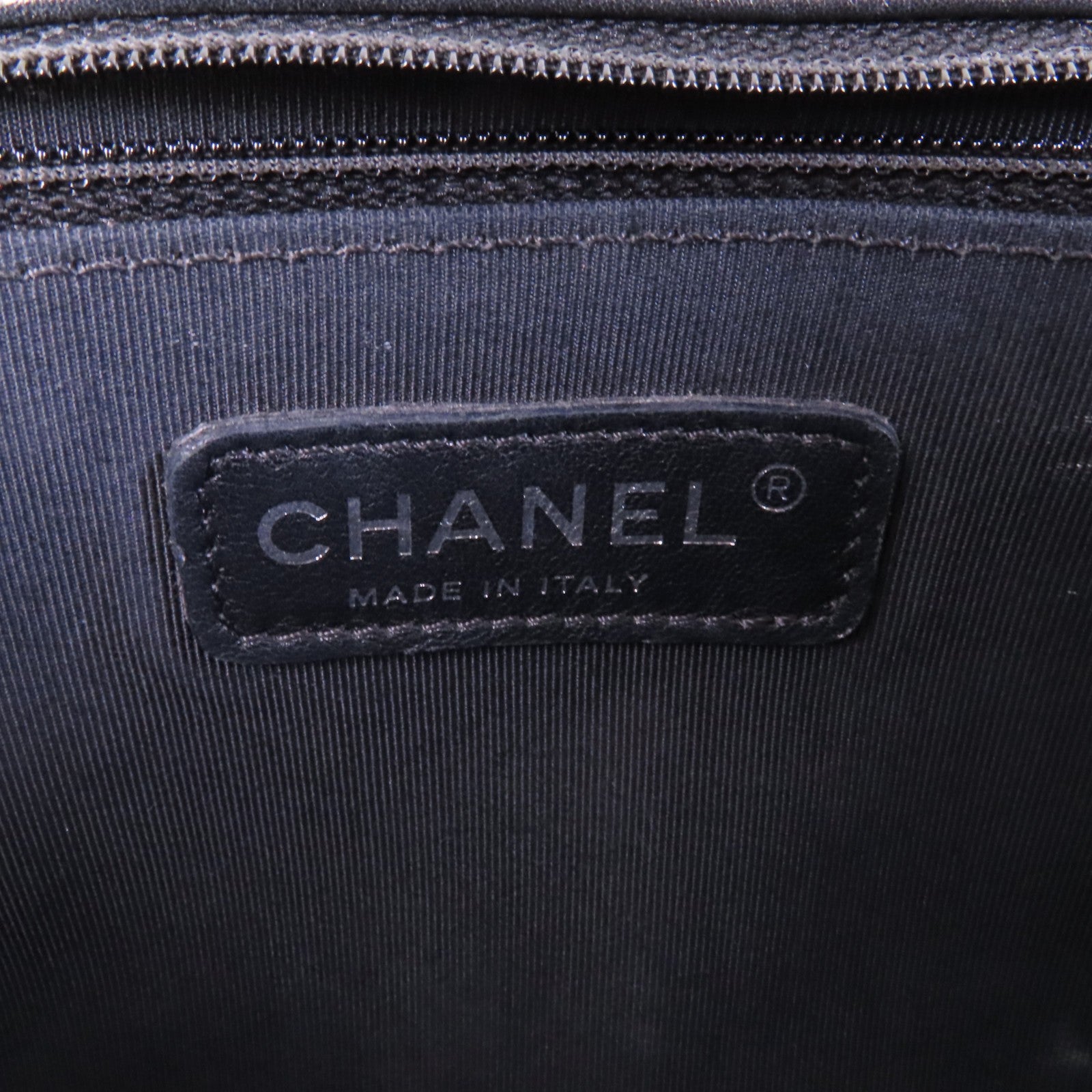 CHANEL 牛皮皮革Boy 28銀扣鏈帶肩背袋