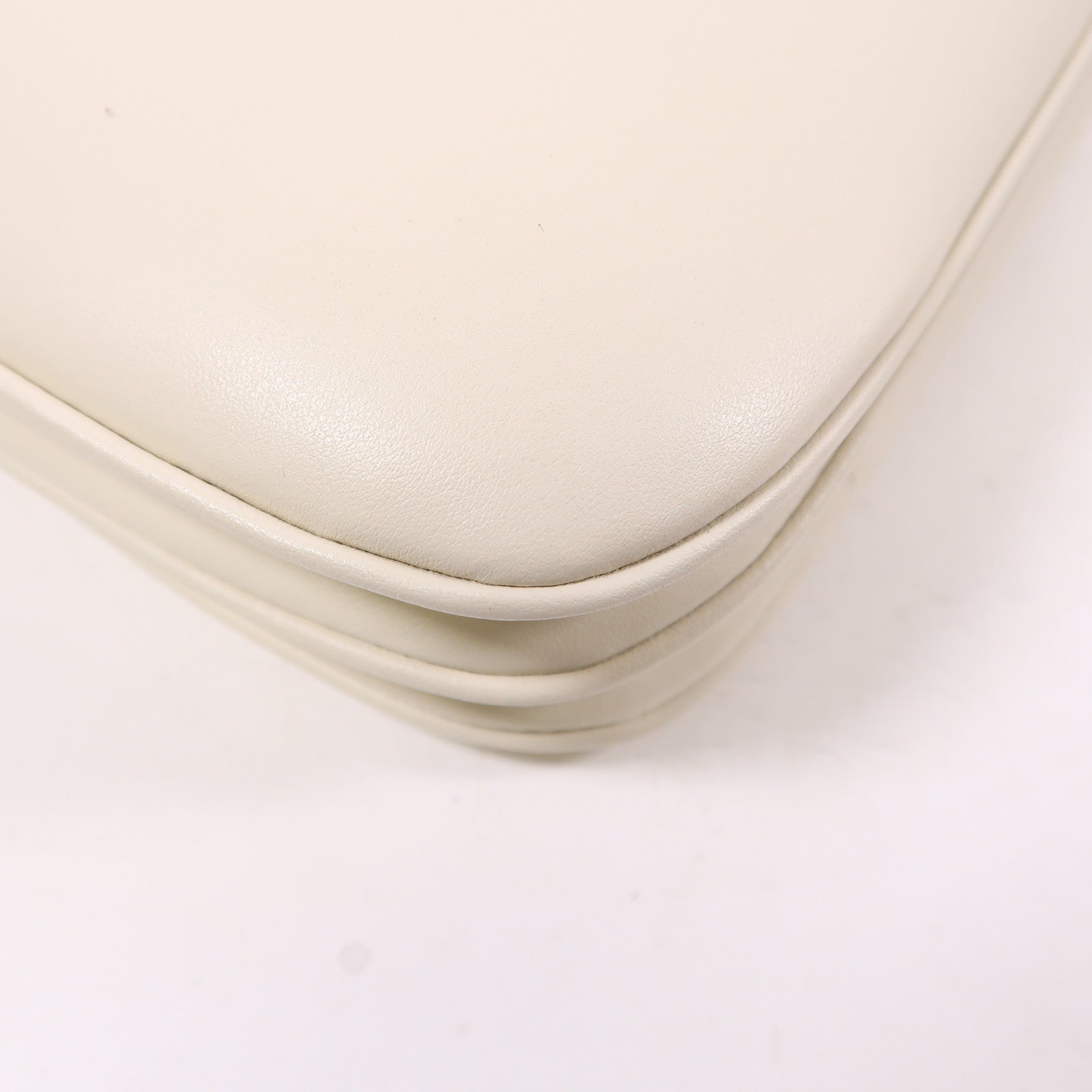 CELINE 牛皮皮革Medium Tabou金扣肩背袋