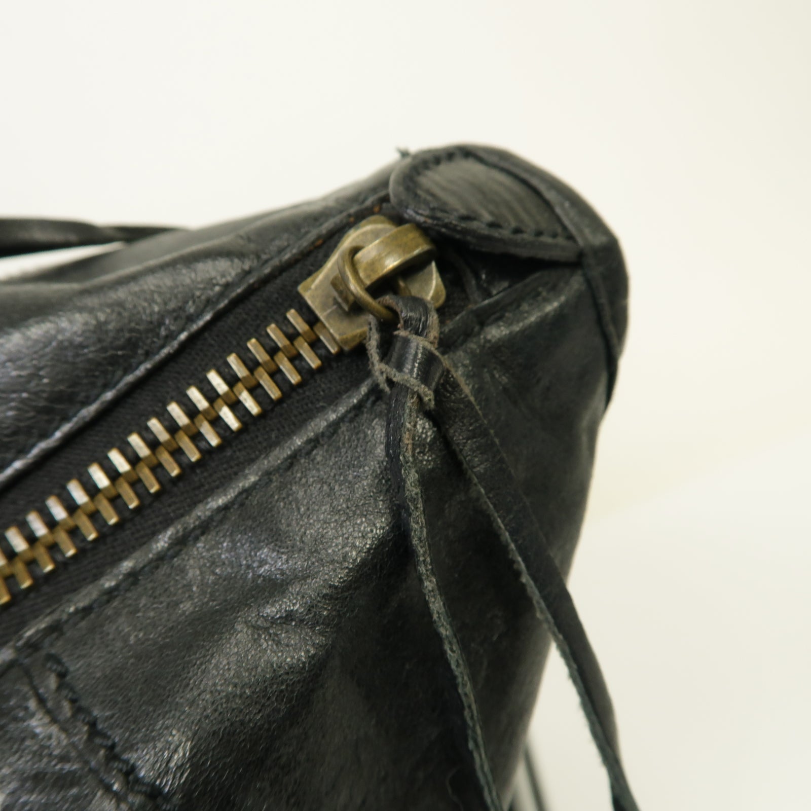 BALENCIAGA 牛皮皮革Weekender金扣肩背袋黒色