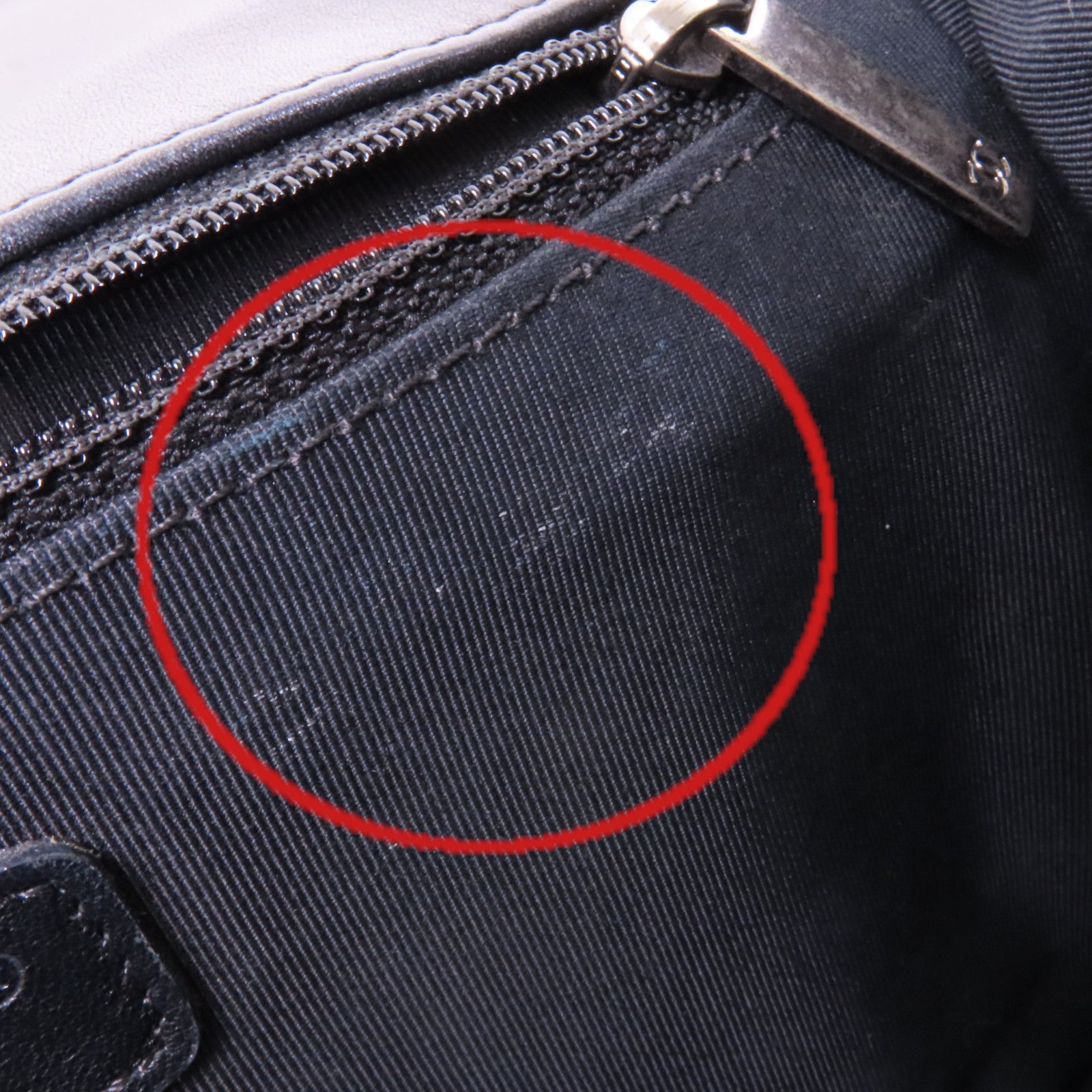 CHANEL 牛皮皮革Boy 28銀扣鏈帶肩背袋