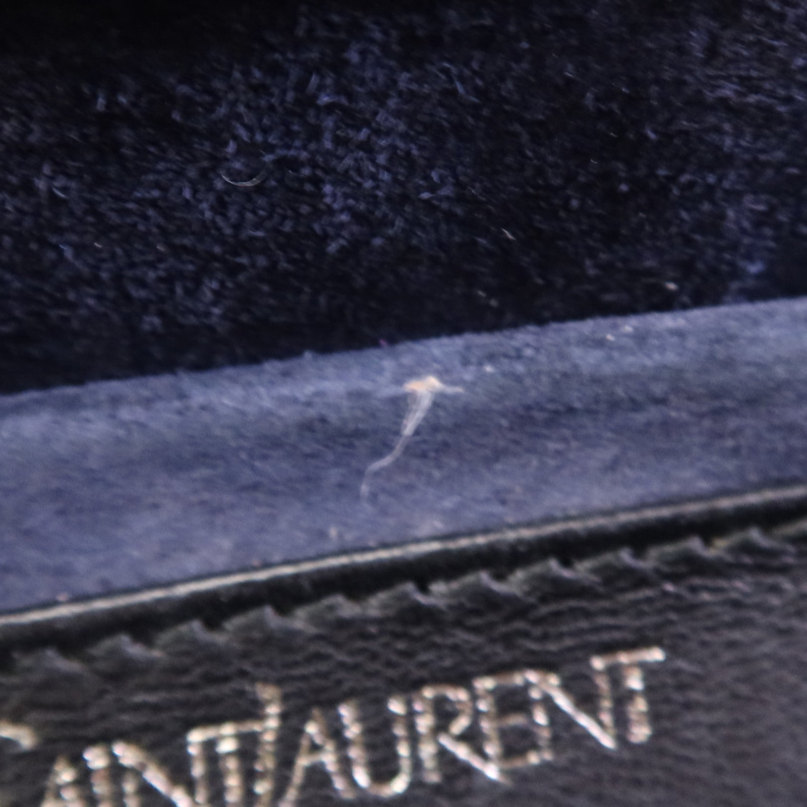 YVES SAINT LAURENT 麂皮皮革Le Sixieme銀扣肩背袋