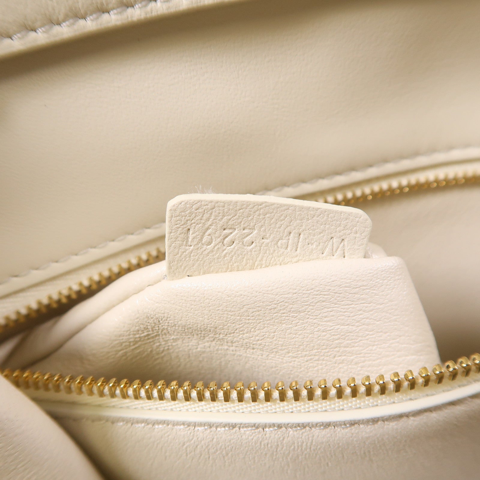 CELINE 【激減優惠】牛皮皮革Medium Tabou金扣肩背袋