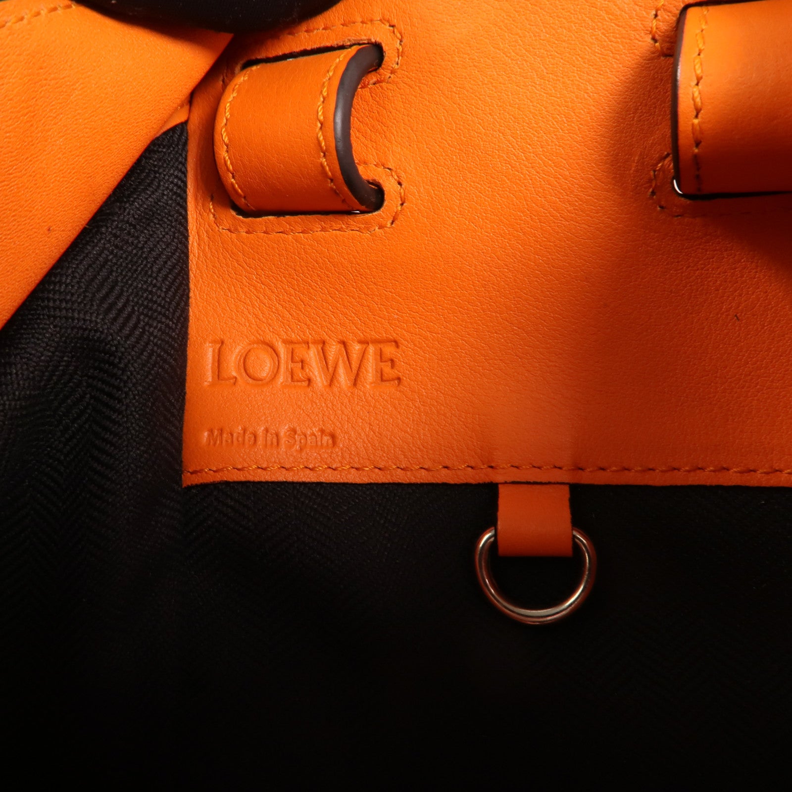 LOEWE 牛皮皮革Hammock Small銀扣手挽肩背兩用袋