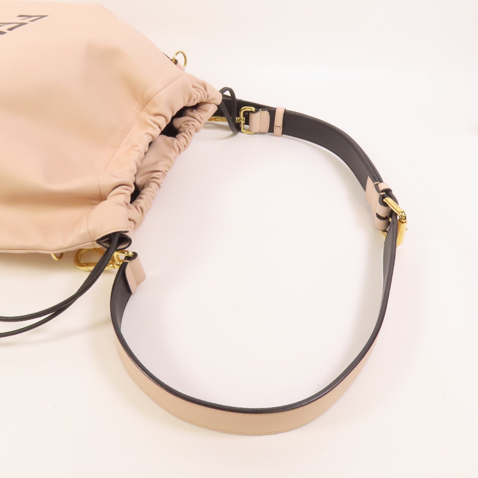 FENDI 羊皮皮革Shoulder Bag金扣肩背袋
