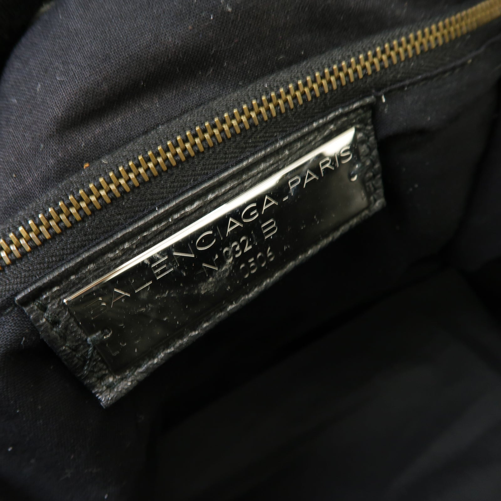 BALENCIAGA 牛皮皮革Weekender金扣肩背袋黒色