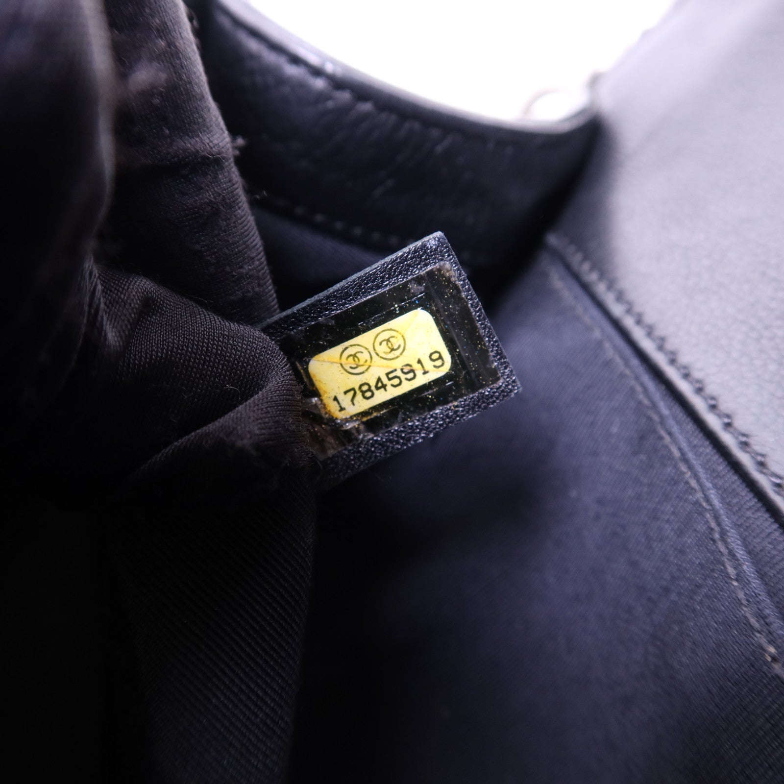 CHANEL 牛皮皮革Boy 25鏈帶肩背袋