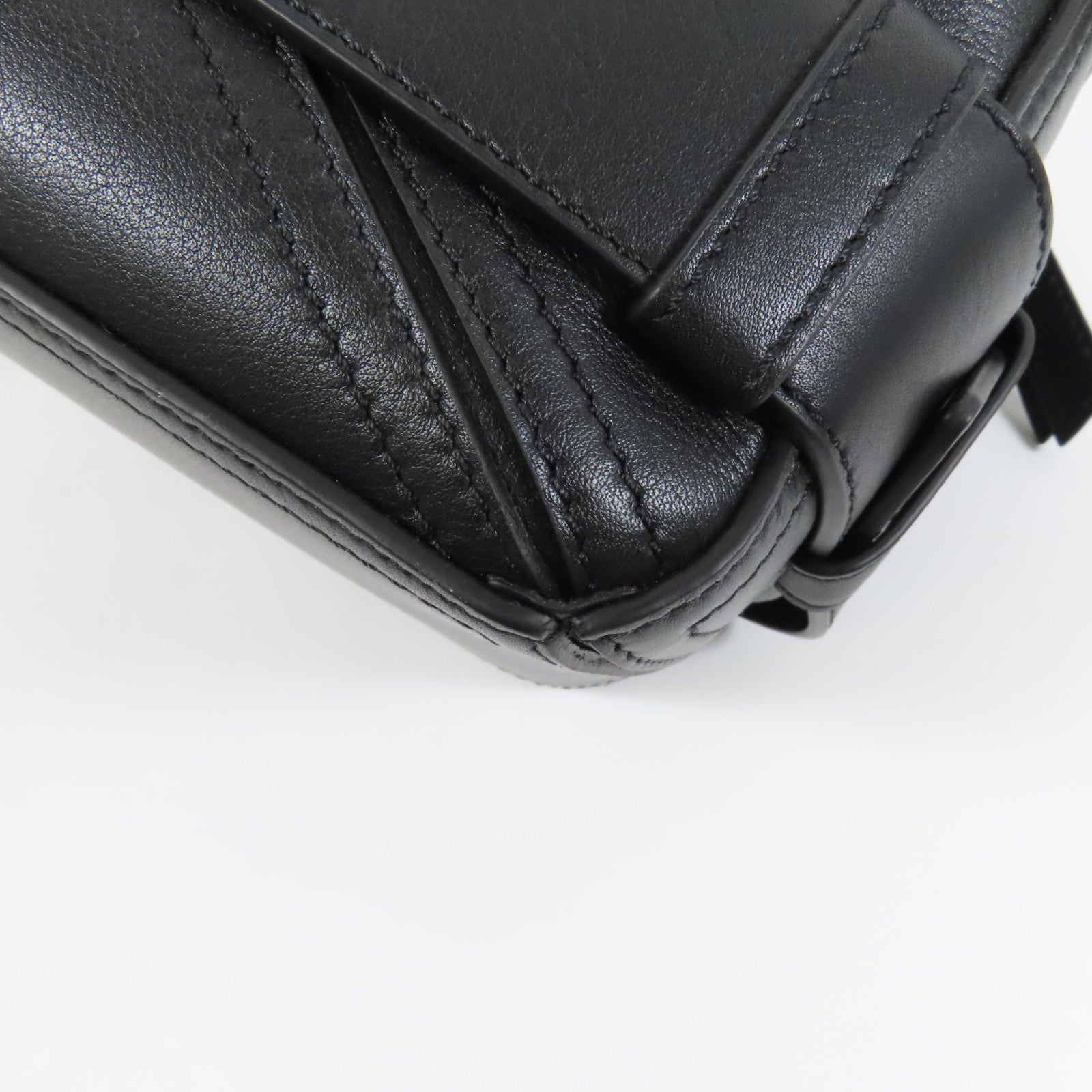 LOEWE 牛皮皮革Puzzle Biker Small銀扣手挽袋
