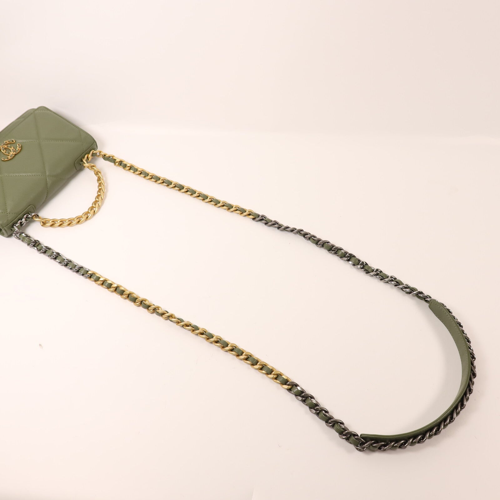 CHANEL 羊皮皮革Chanel 19 Wallet On Chain鏈帶肩背袋