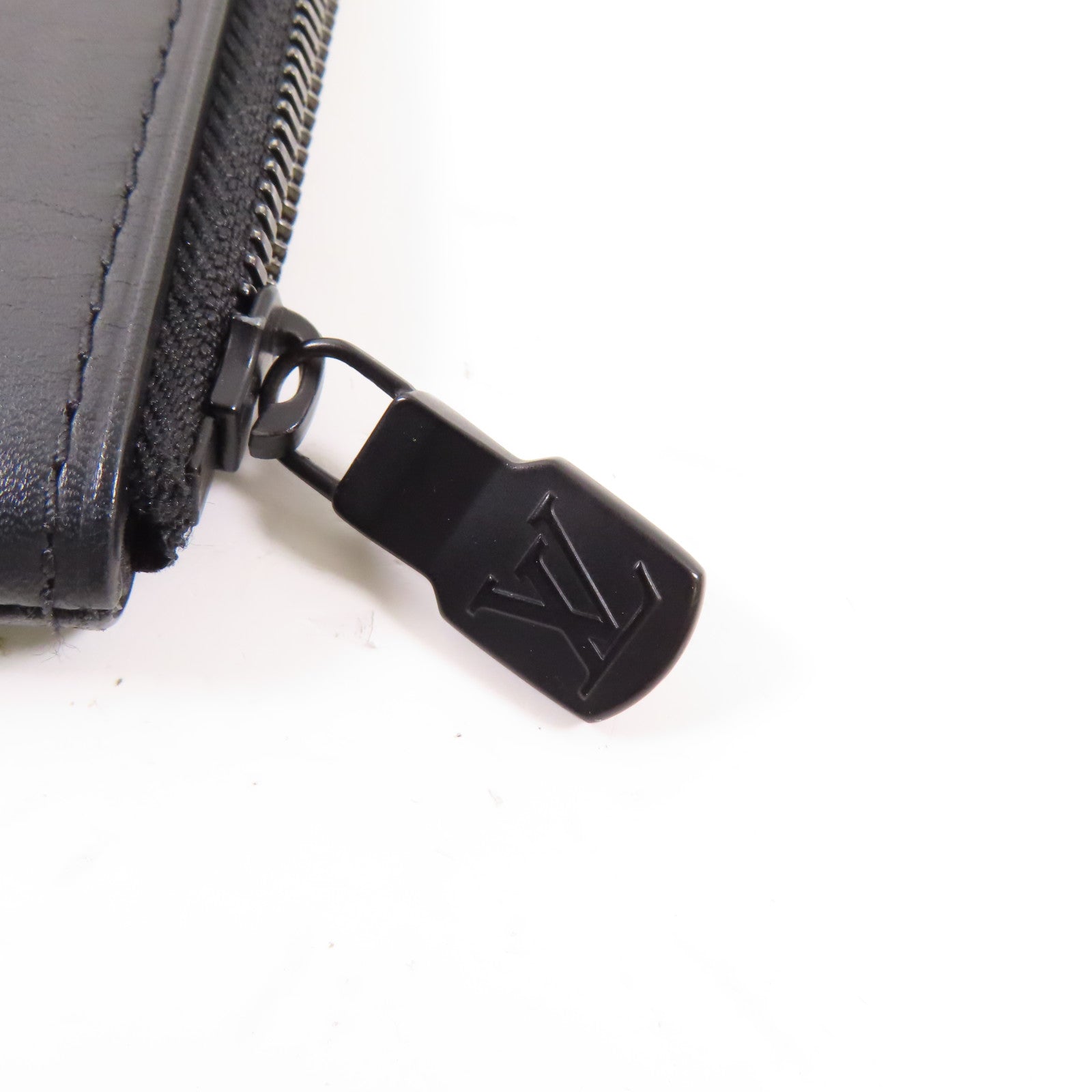 LOUIS VUITTON Monogram Shadow Pochette Discovery手拿包