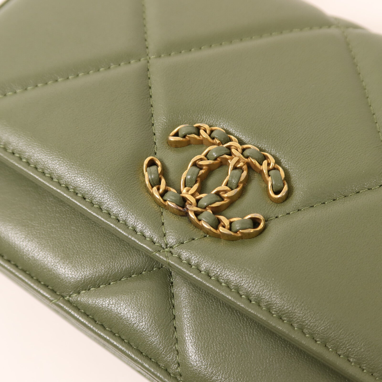 CHANEL 羊皮皮革Chanel 19 Wallet On Chain鏈帶肩背袋