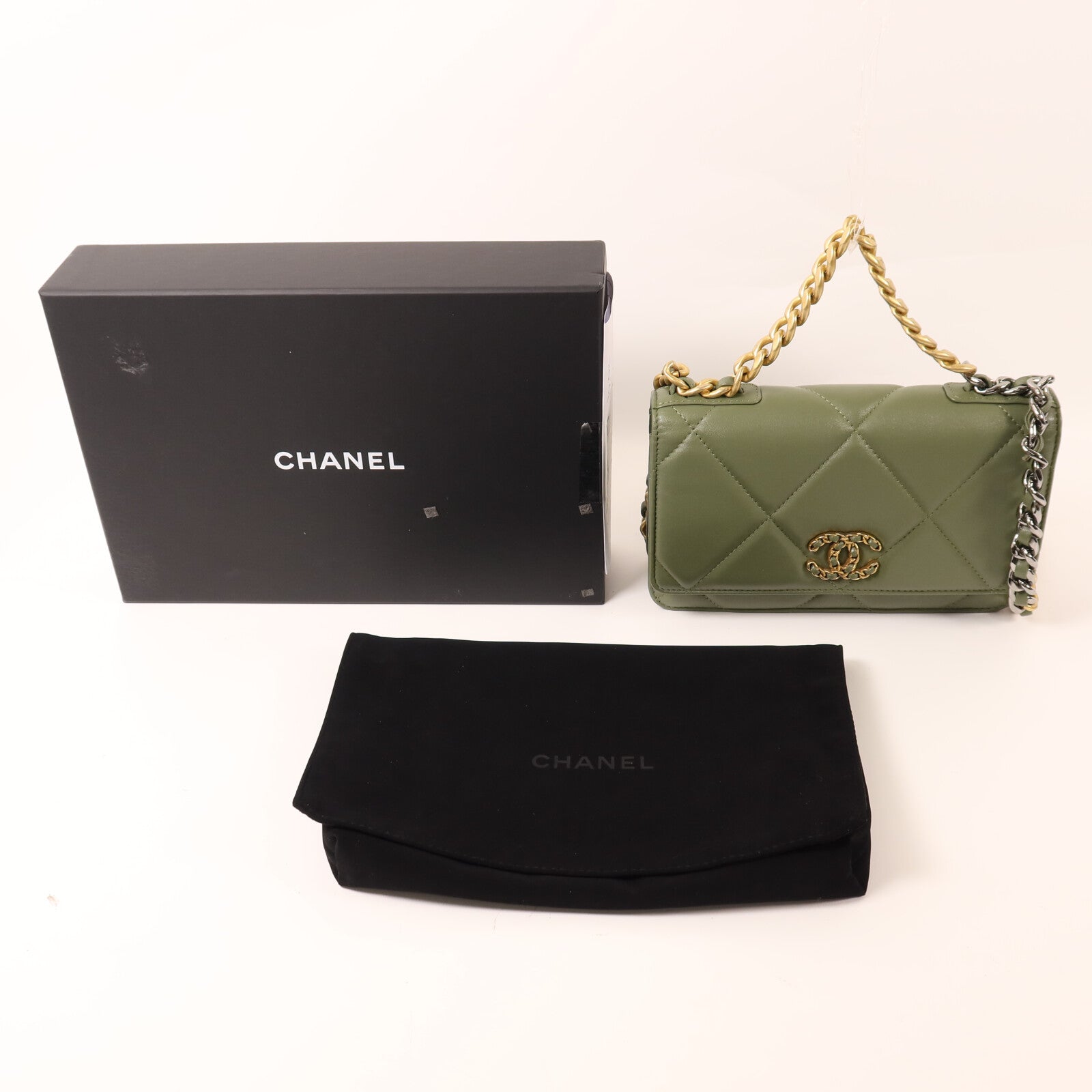 CHANEL 羊皮皮革Chanel 19 Wallet On Chain鏈帶肩背袋
