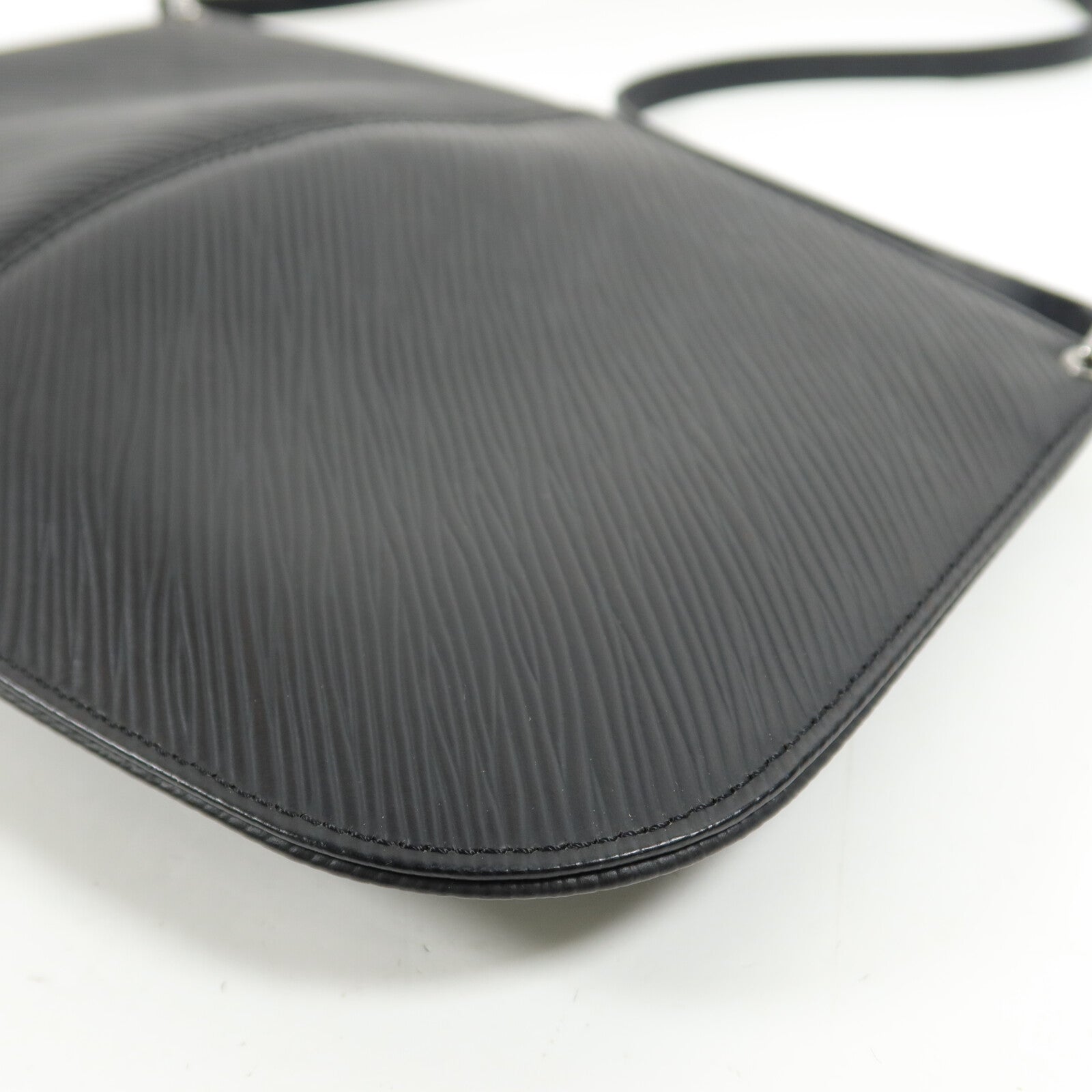 LOUIS VUITTON Epi Pochette Demi Lune肩背袋