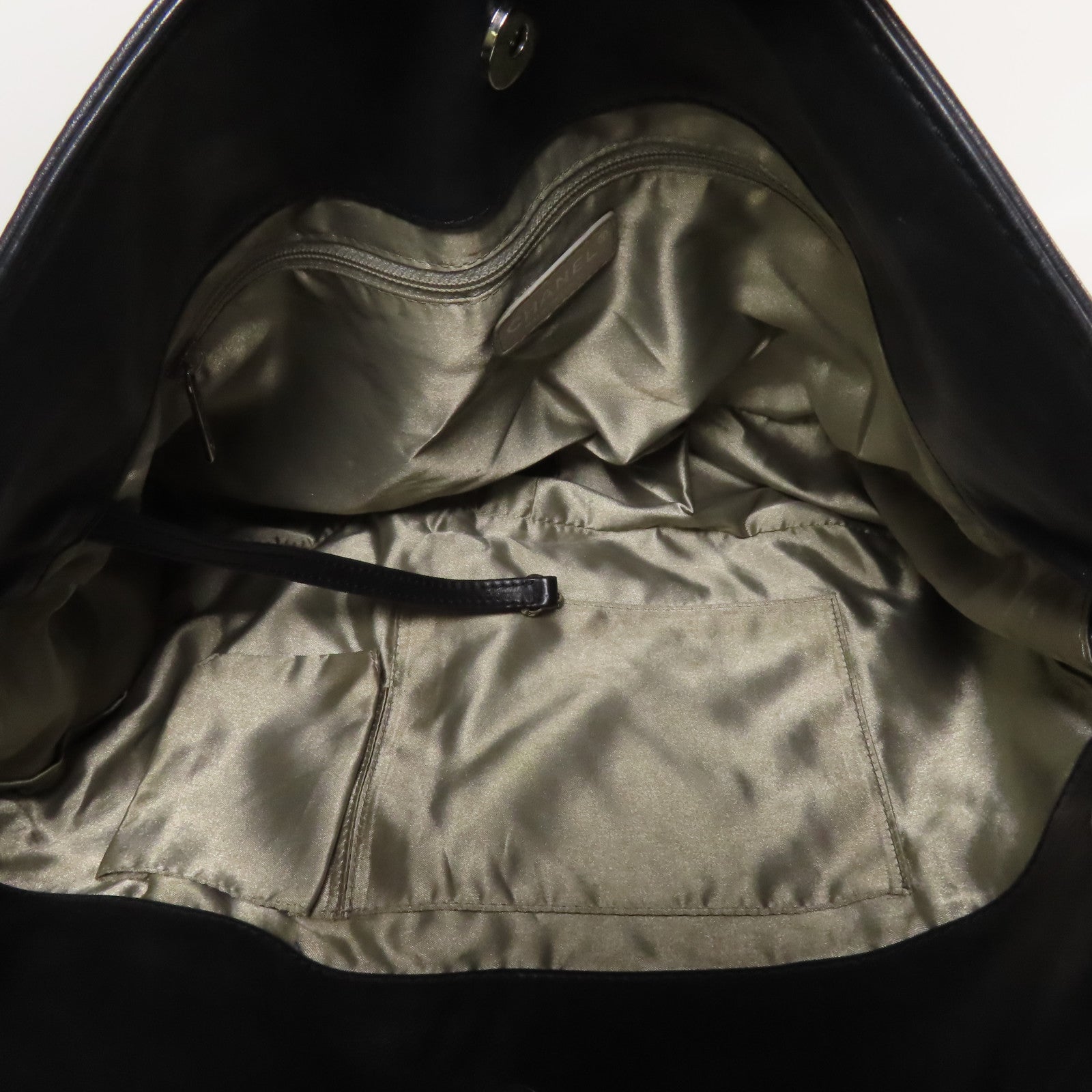 CHANEL 牛皮皮革Shoulder Bag銀扣肩背袋