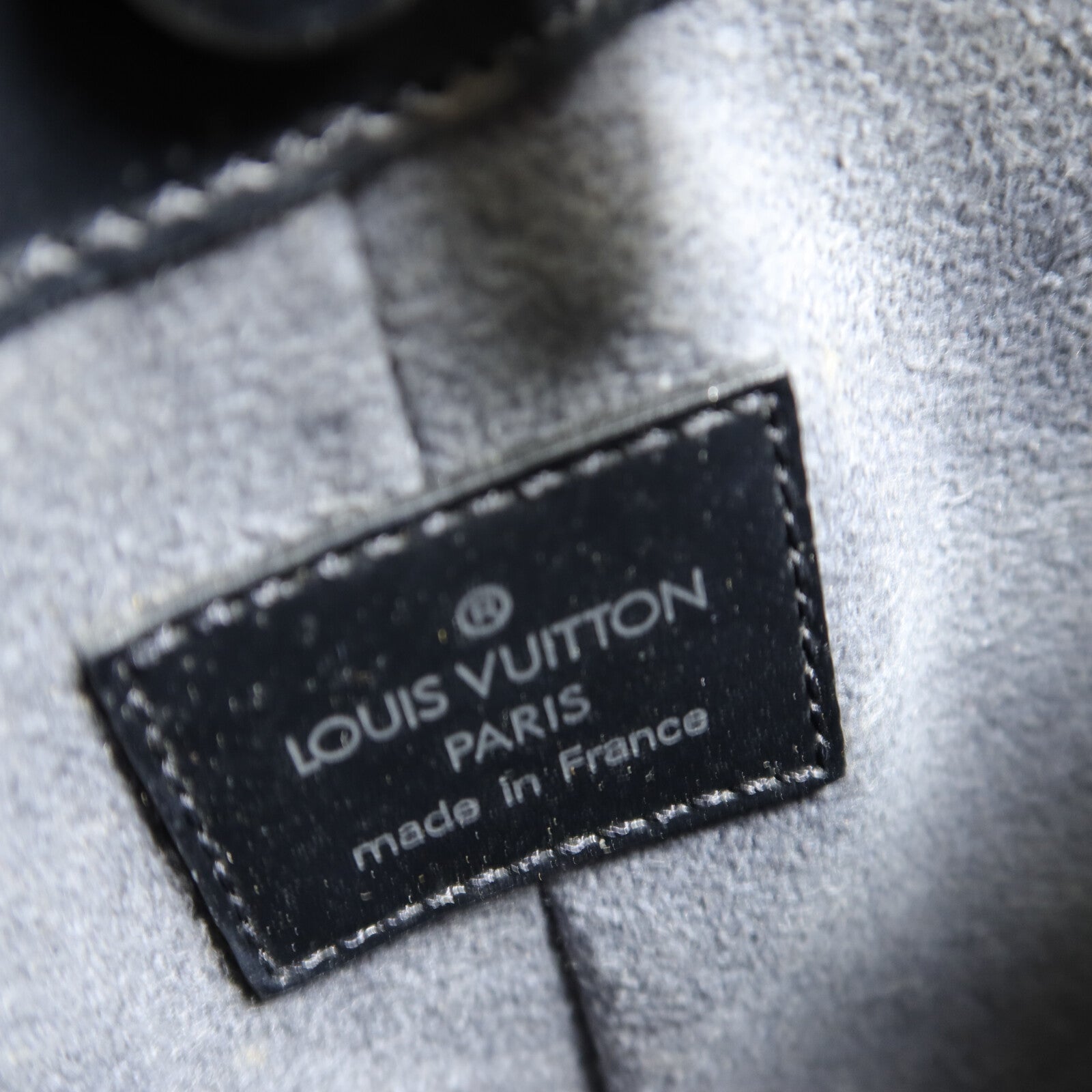 LOUIS VUITTON Epi Pochette Demi Lune肩背袋