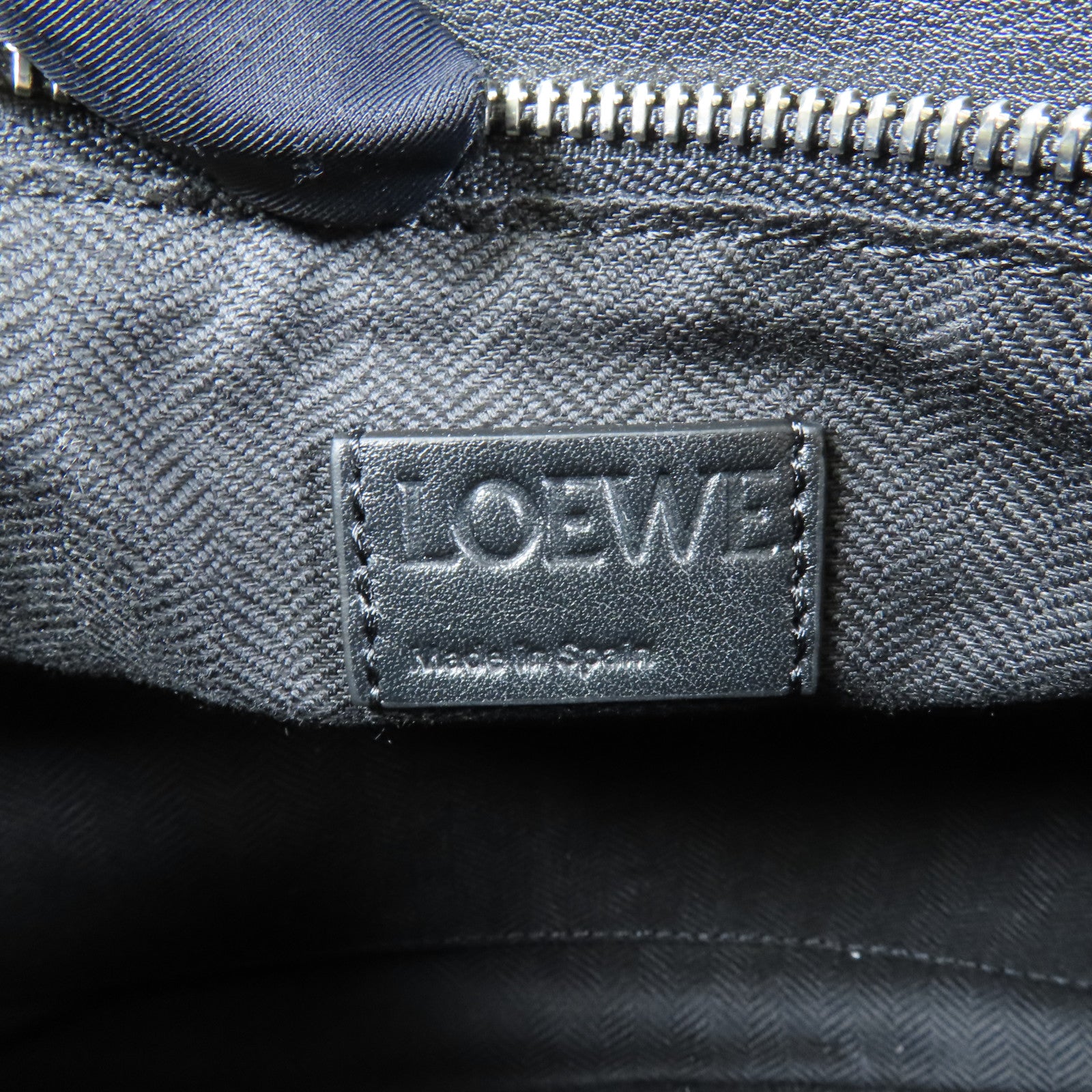 LOEWE 牛皮皮革Puzzle Biker Small銀扣手挽袋