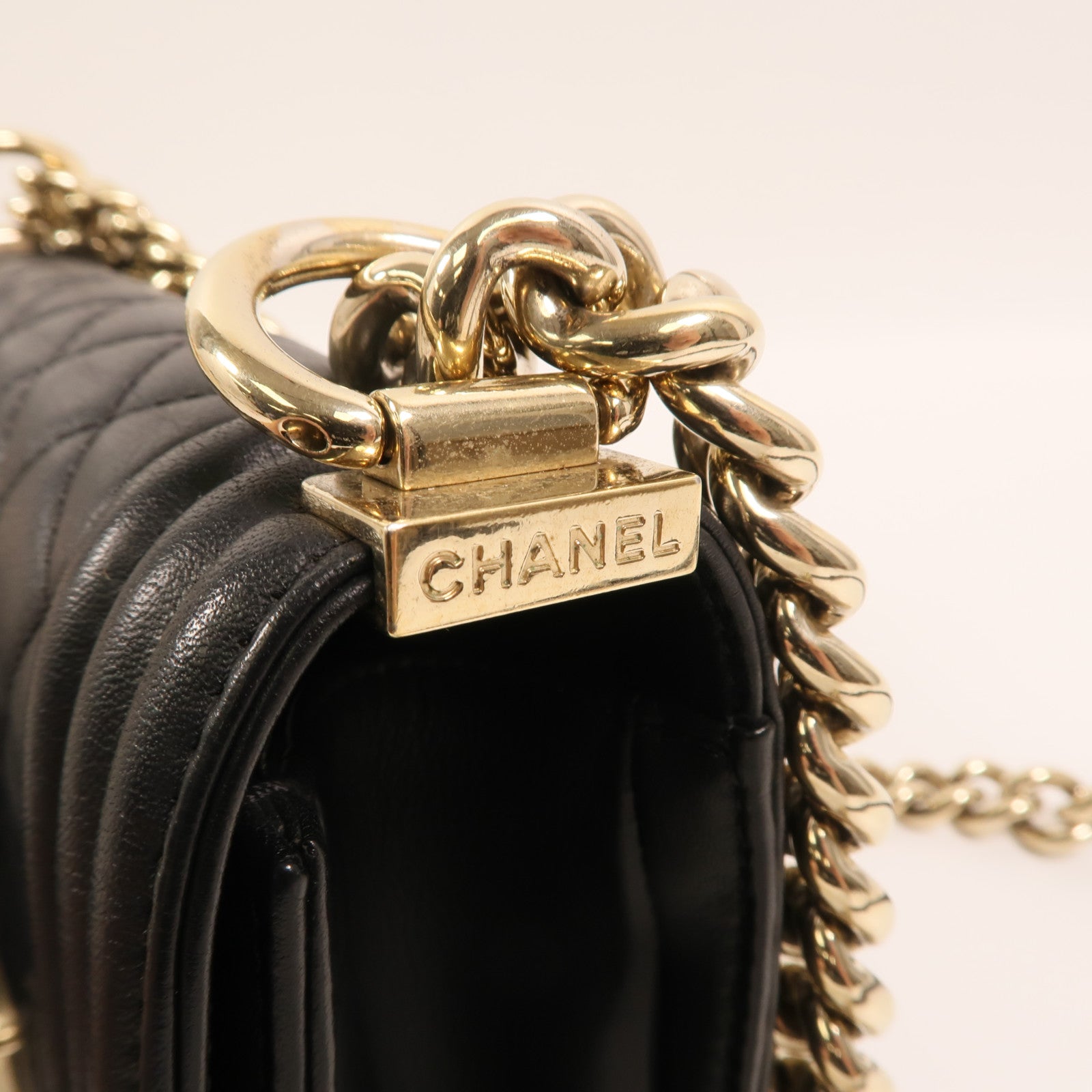 CHANEL 羊皮皮革Boy 20金扣鏈帶肩背袋