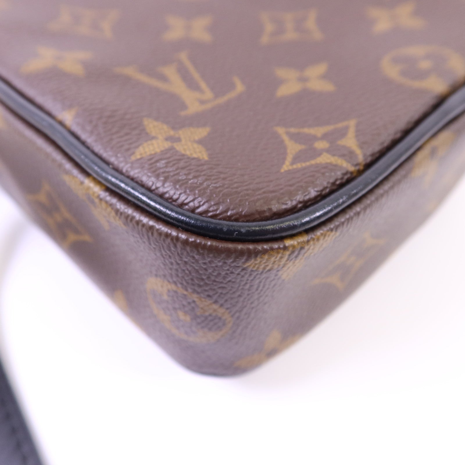 LOUIS VUITTON Monogram Macassar Christopher Wearable Wallet肩背袋