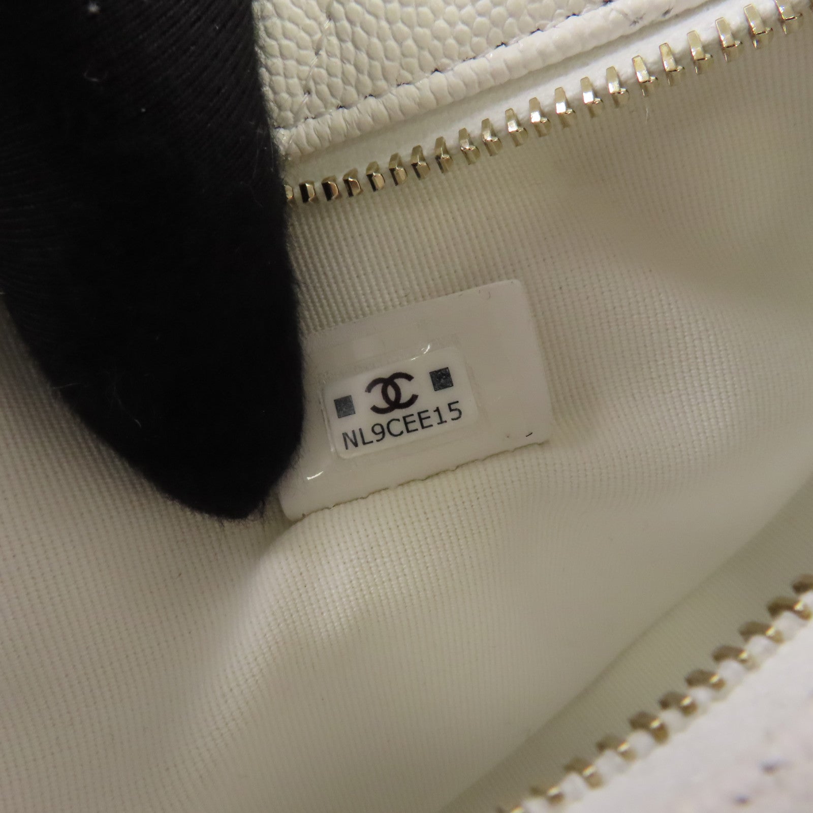 CHANEL 【激減優惠】菱格Caviar皮革Pouch金扣鏈帶手拿包白色