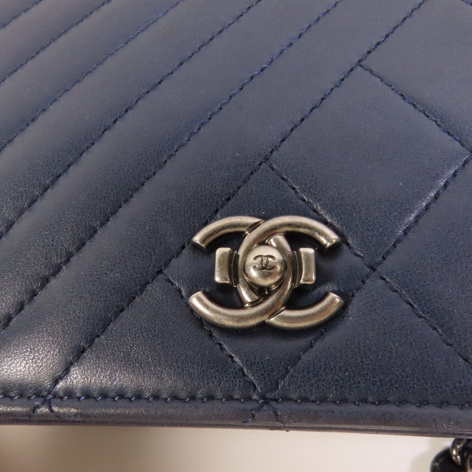 CHANEL 【激減優惠】羊皮皮革WOC Wallet On Chain銀扣鏈帶肩背袋
