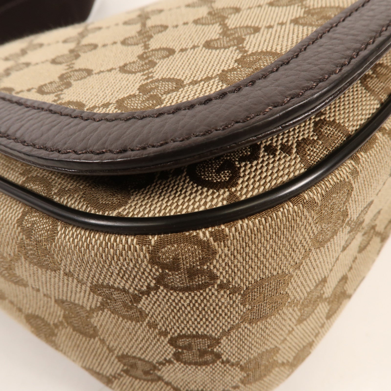 GUCCI 塗層帆布Shoulder Bag銀扣肩背袋