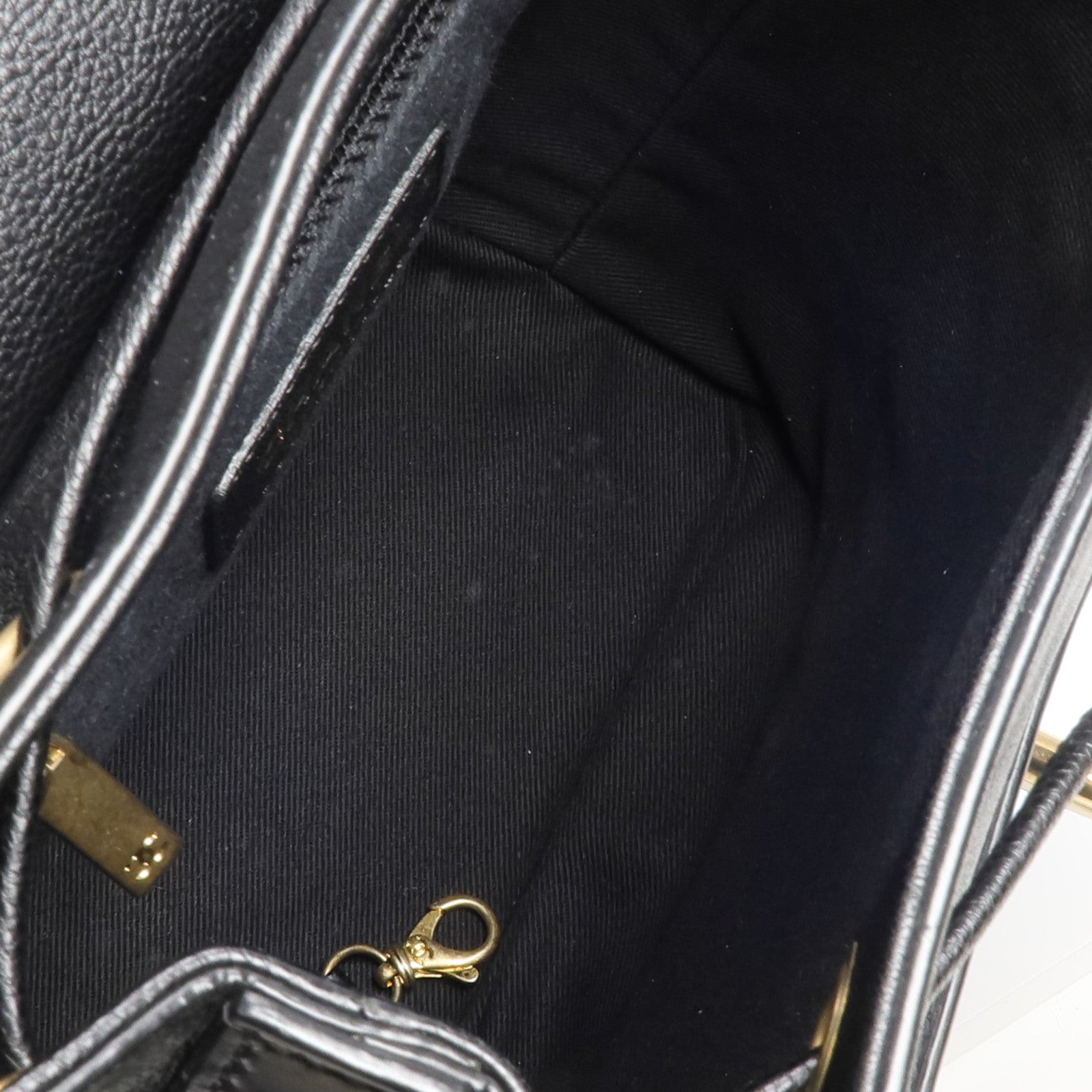 CHANEL 【激減優惠】牛皮皮革Backpack金扣背包