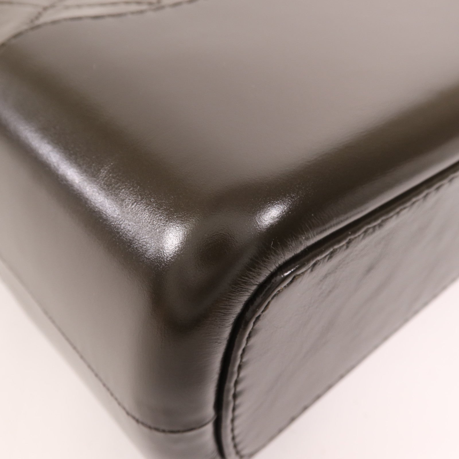 CHANEL 牛皮皮革Gabrielle Medium鏈帶肩背袋