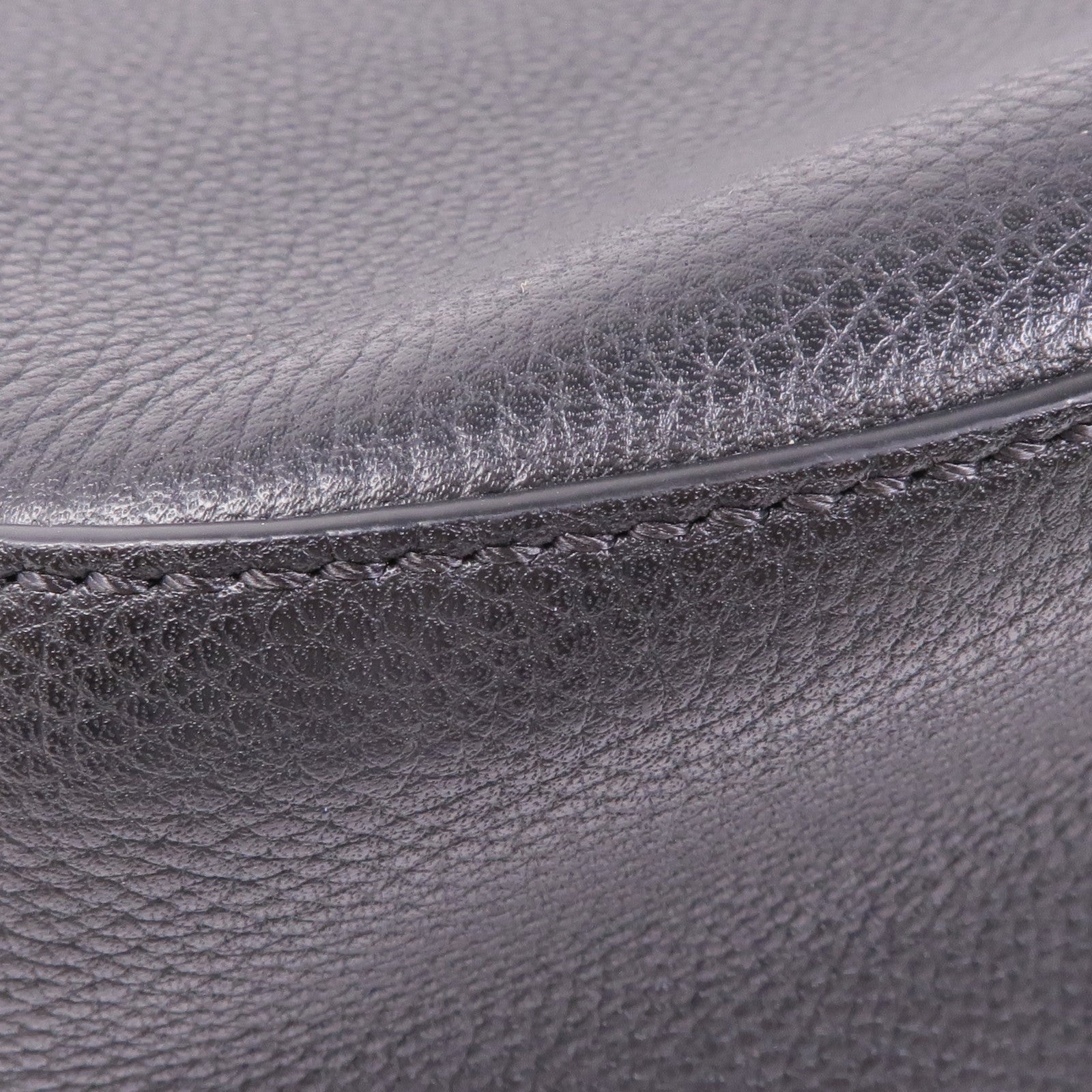 FENDI 牛皮皮革Melon Small銀扣肩背袋