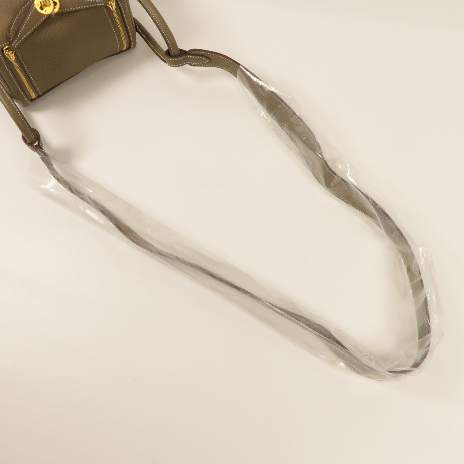 HERMES Clemence皮革Mini Lindy肩背袋Etoupe