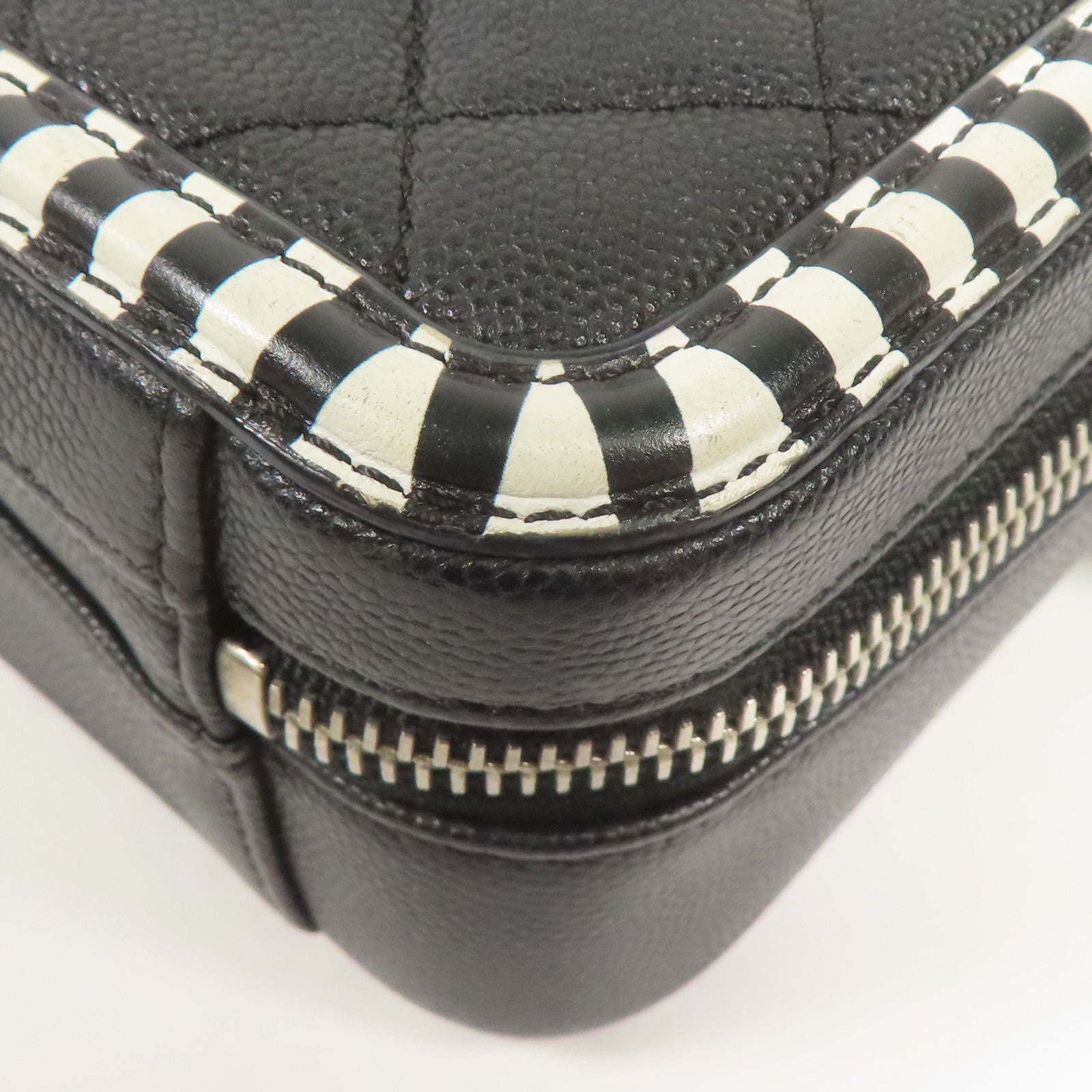 CHANEL 牛皮皮革Vanity Case銀扣鏈帶手挽肩背兩用袋