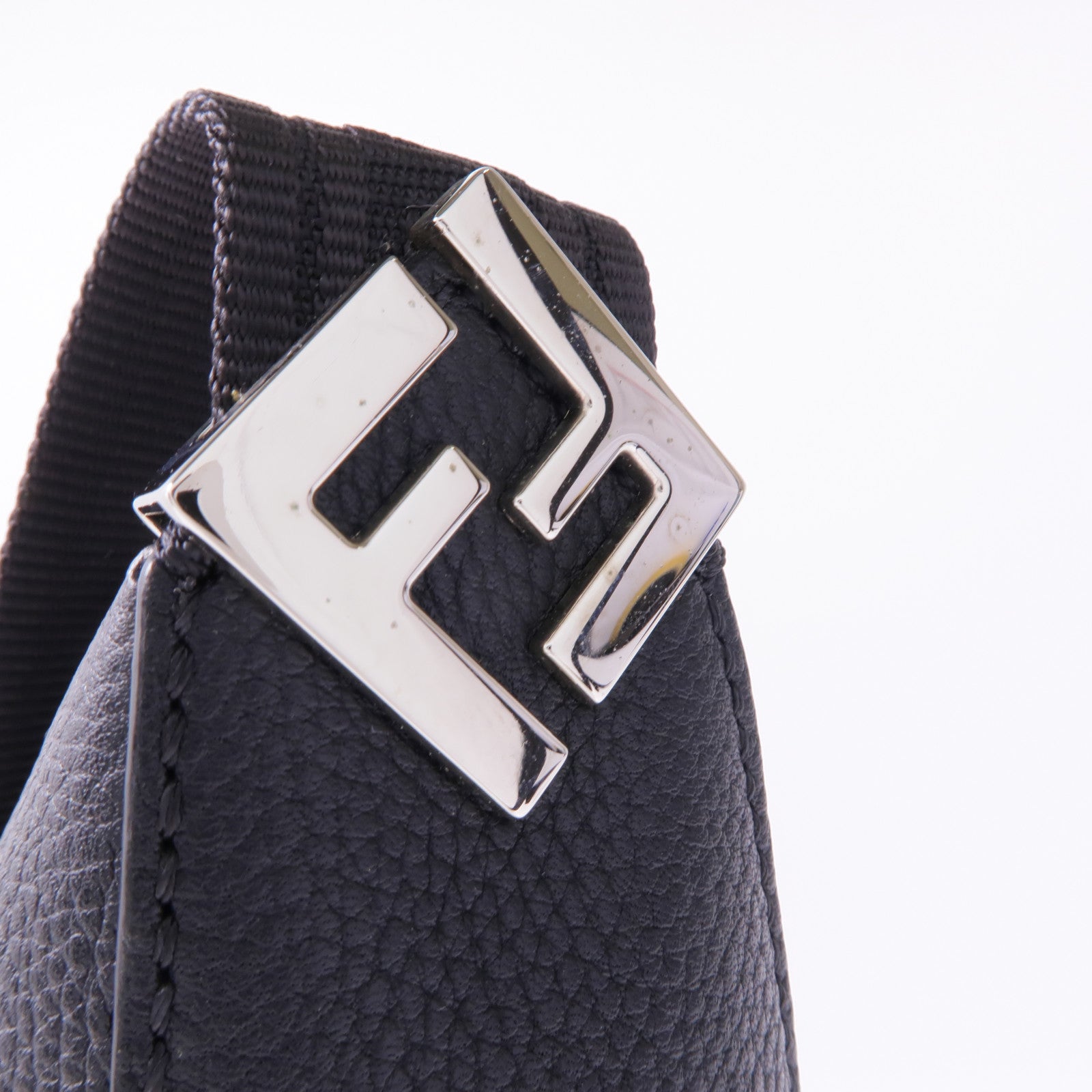 FENDI 牛皮皮革Melon Small銀扣肩背袋