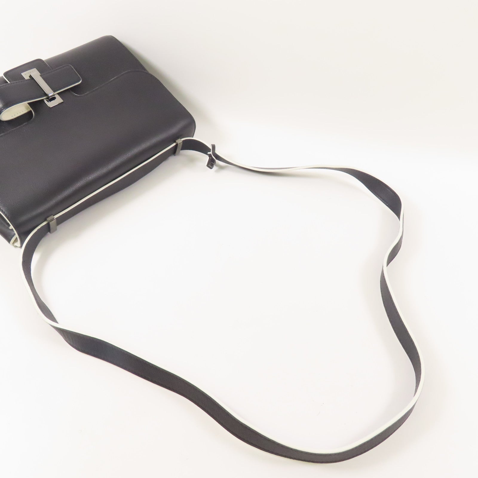 Delvaux 牛皮皮革Delvaux Shoulder Bag銀扣肩背袋黑色