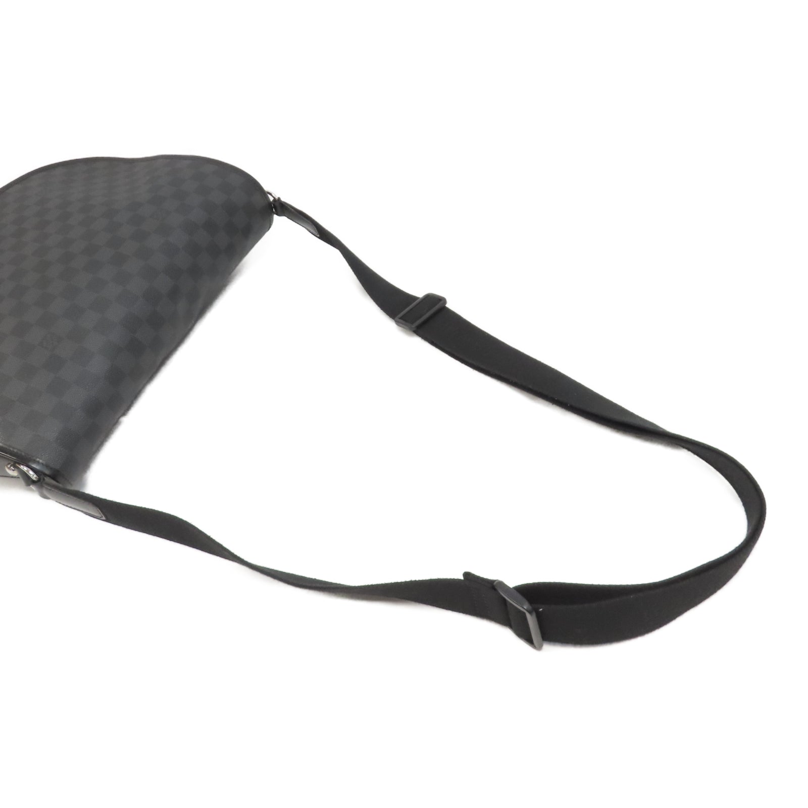 LOUIS VUITTON 【激減優惠】Damier Graphite Daniel MM銀扣肩背袋黑色
