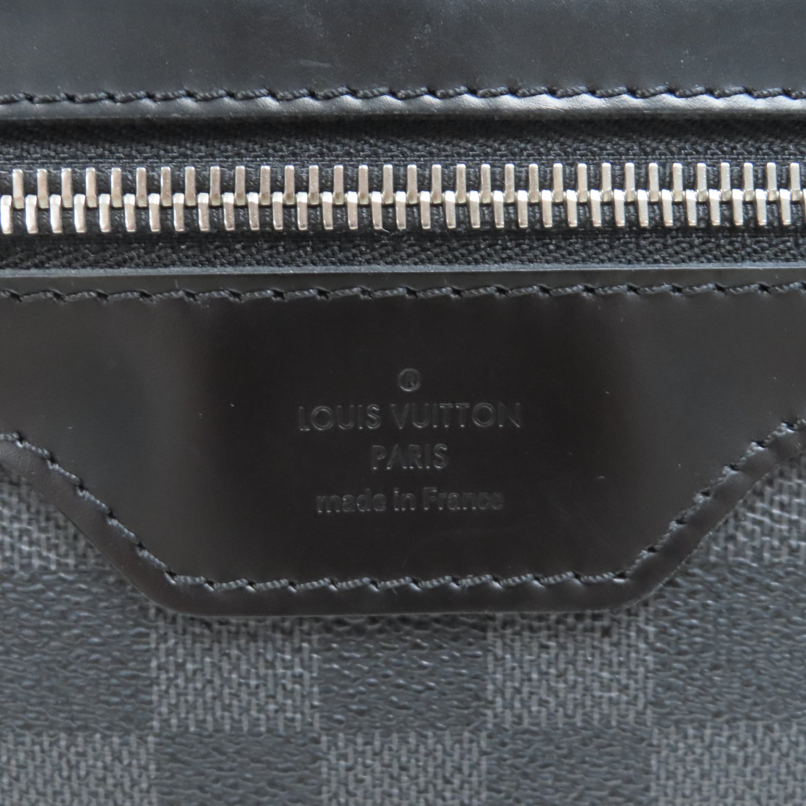 LOUIS VUITTON 【激減優惠】Damier Graphite Daniel MM銀扣肩背袋黑色