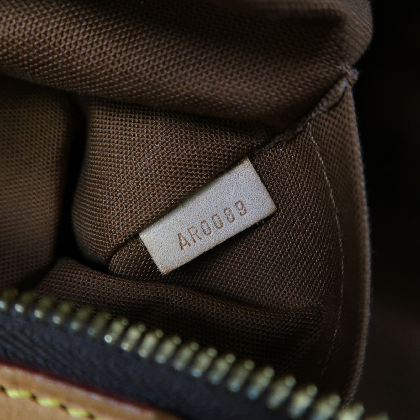 LOUIS VUITTON Monogram Thames GM金扣肩背袋啡色