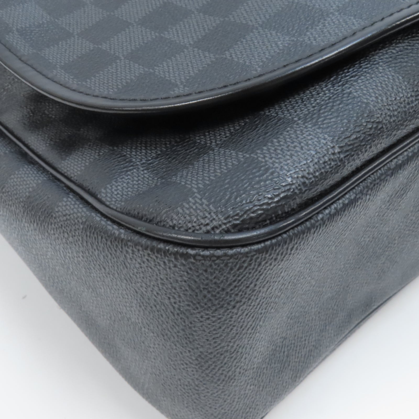 LOUIS VUITTON 【激減優惠】Damier Graphite Daniel MM銀扣肩背袋黑色
