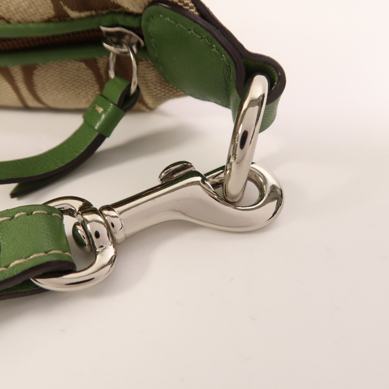 COACH 帆布Hand Bag銀扣手挽袋